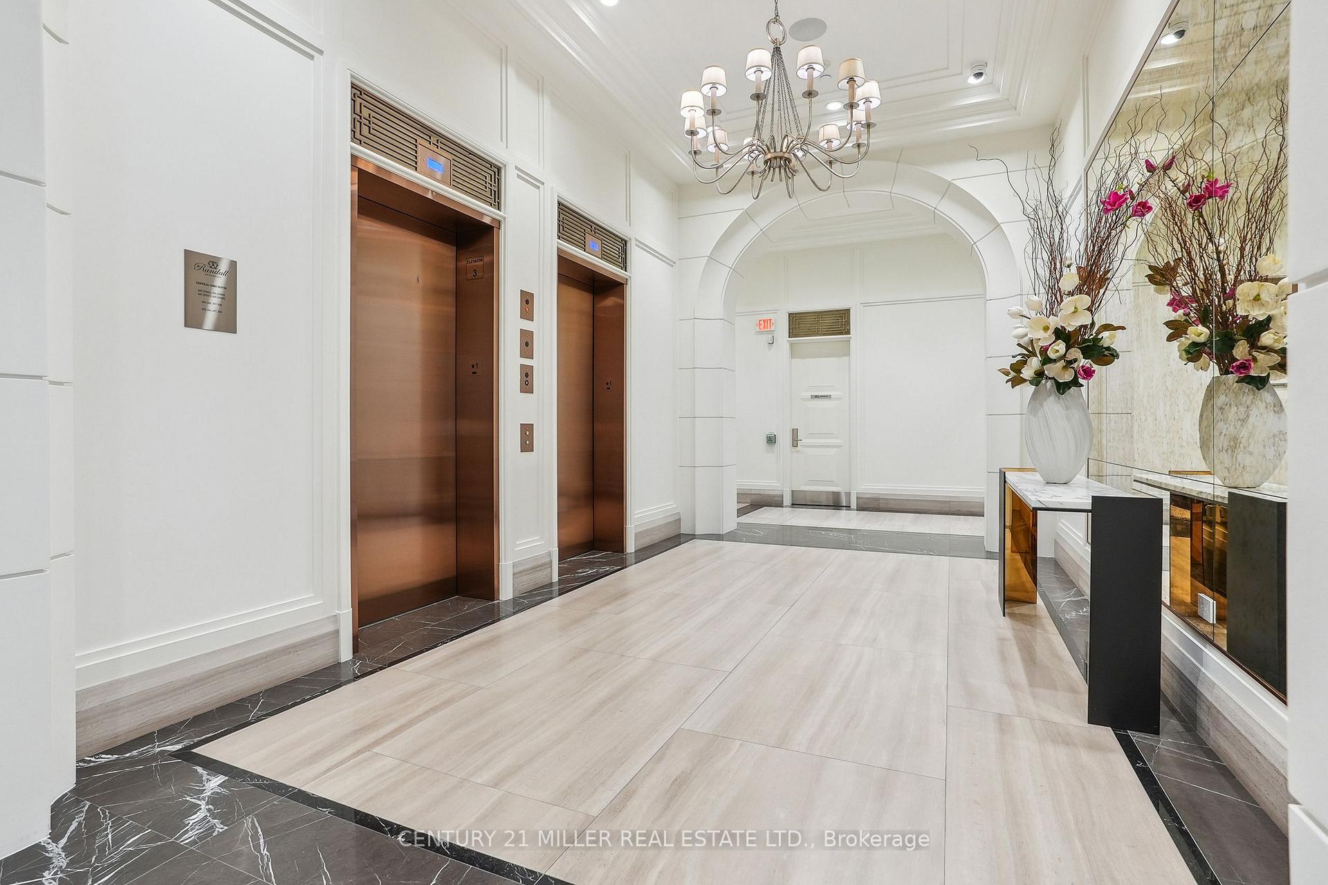 2 Bedrooms Condo at 300 Randall, Oakville For sale