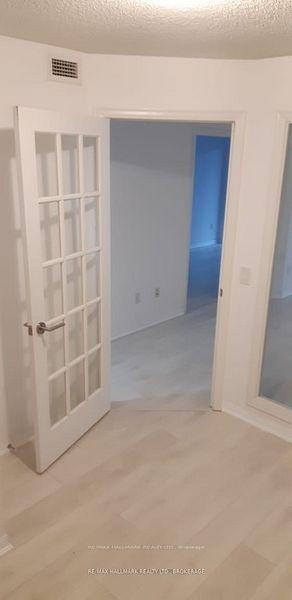 2 Bedrooms Condo at 400 Adelaide,  Toronto For sale
