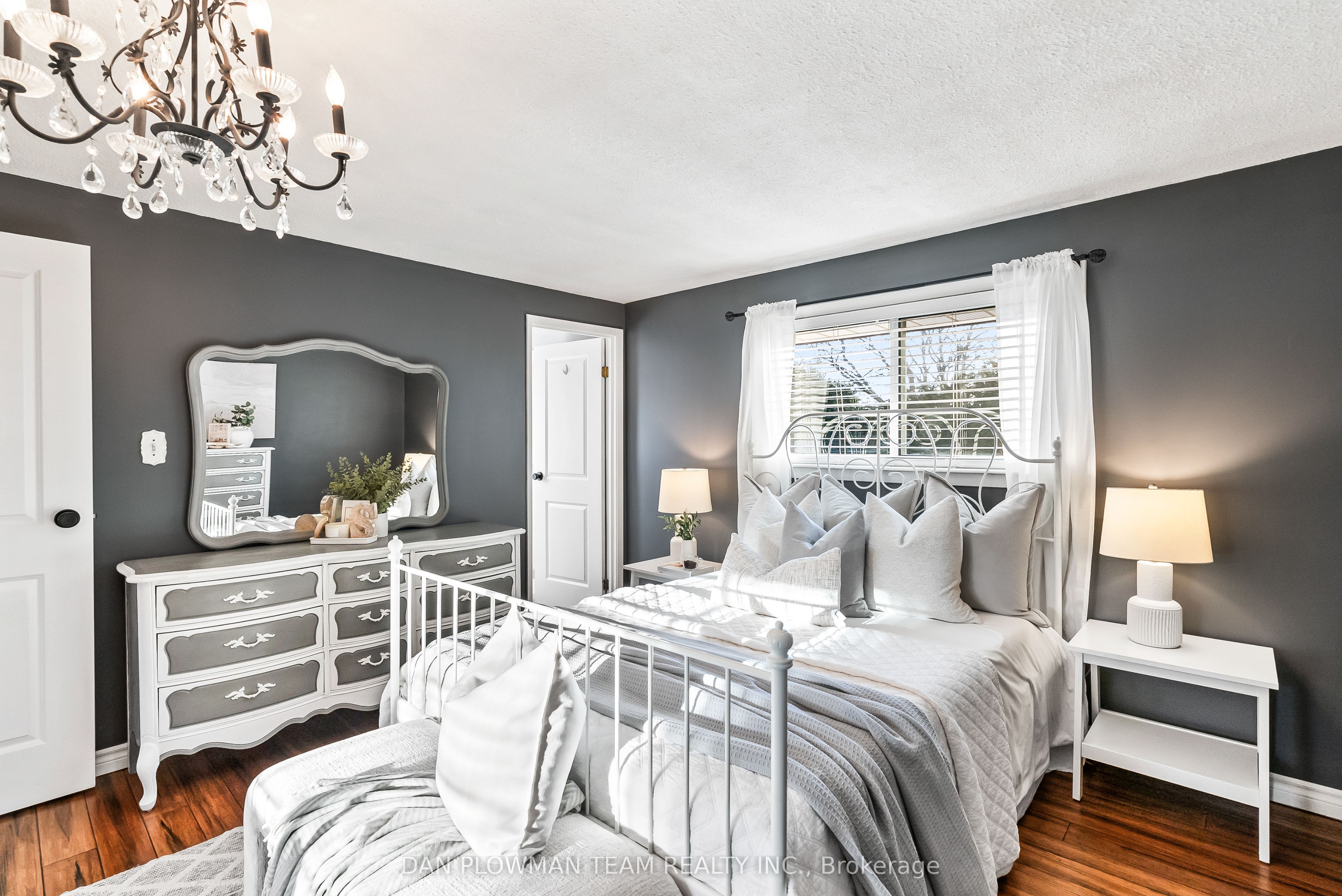 880 Carnaby Crescent