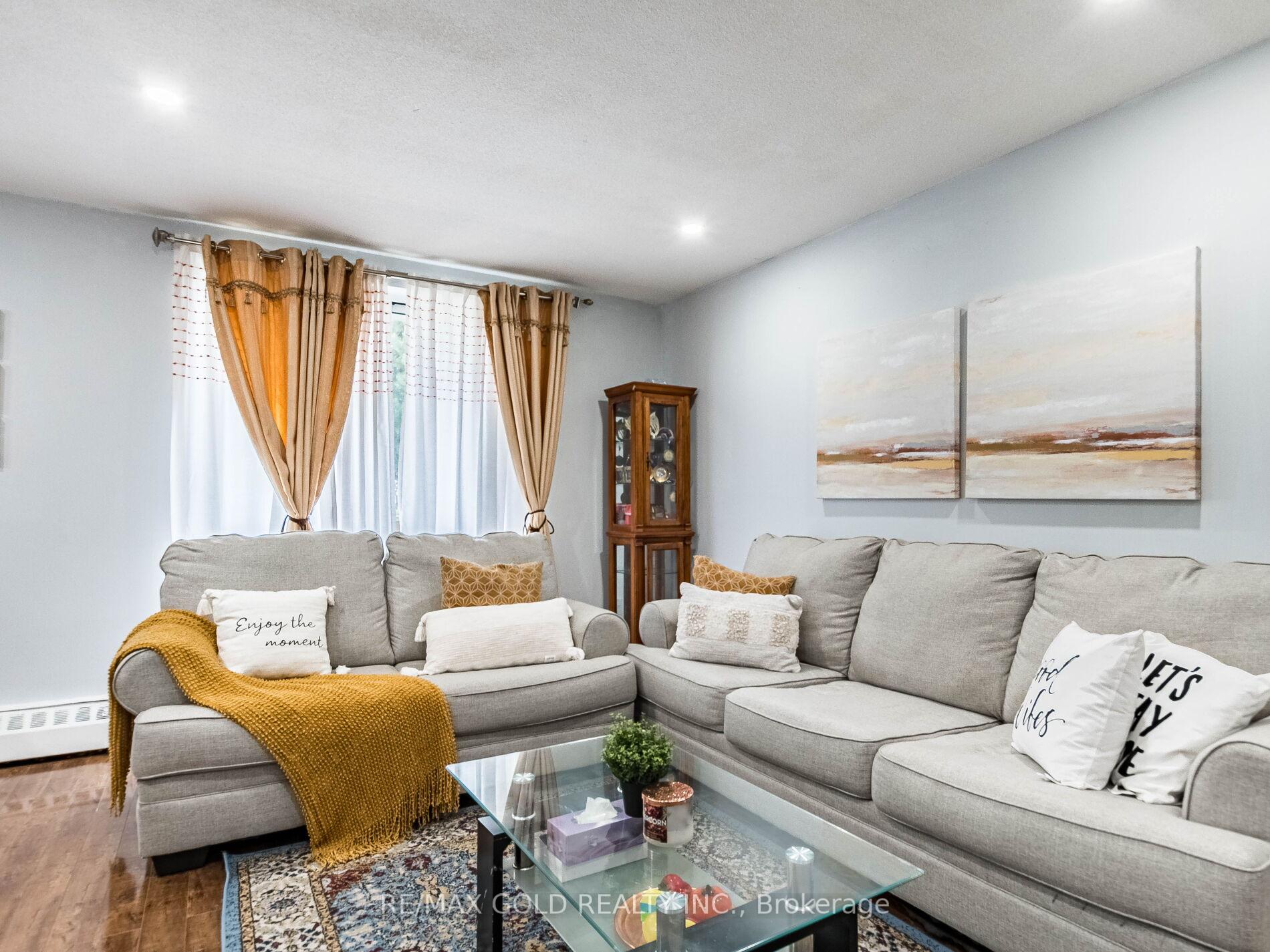 3 Bedrooms Condo at 3555 Derry,  Mississauga For sale