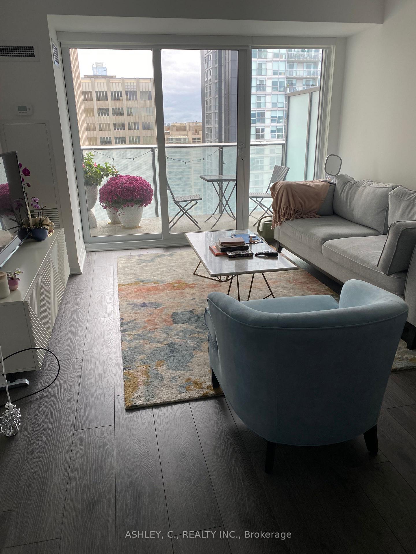 1 Bedroom Condo at 99 Foxbar,  Toronto For sale