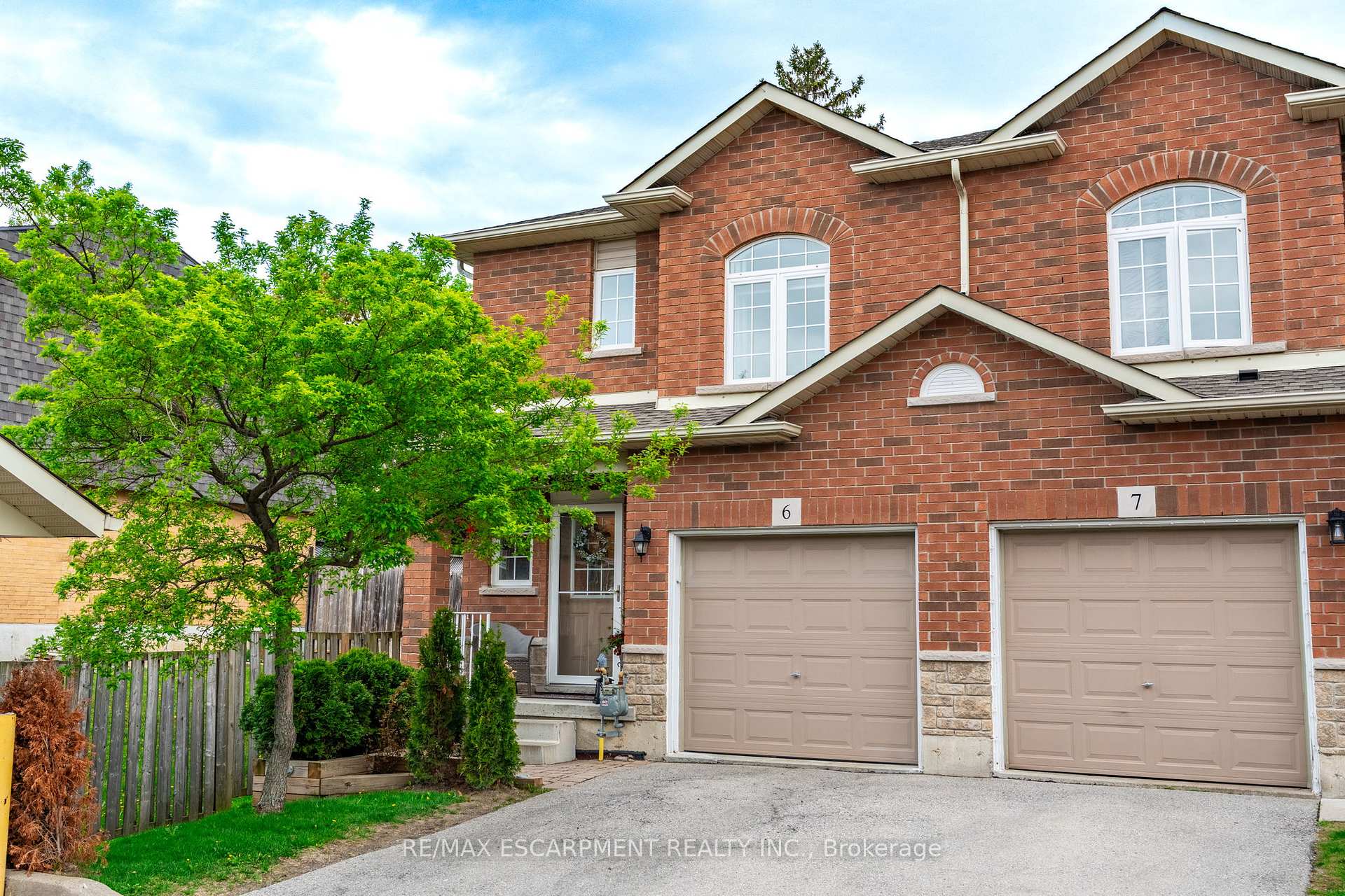 3 Bedrooms Condo at 1461 Upper Gage, Hamilton For sale
