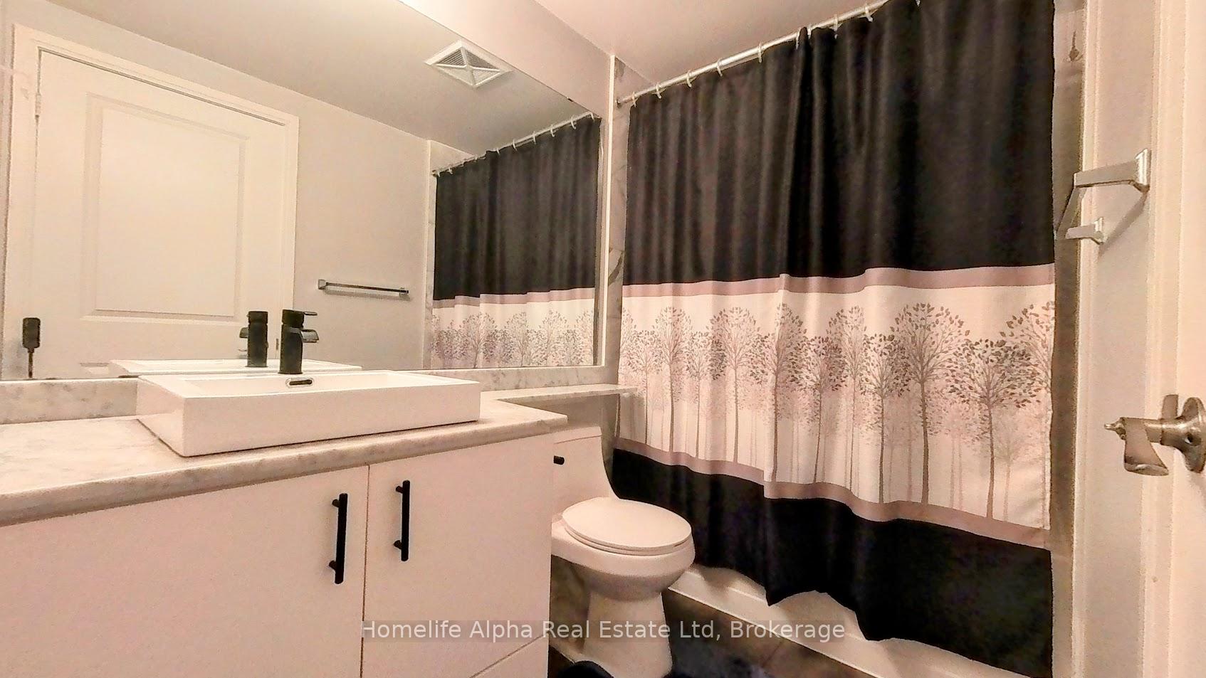 2 Bedrooms Condo at 60 Absolute, Mississauga For sale