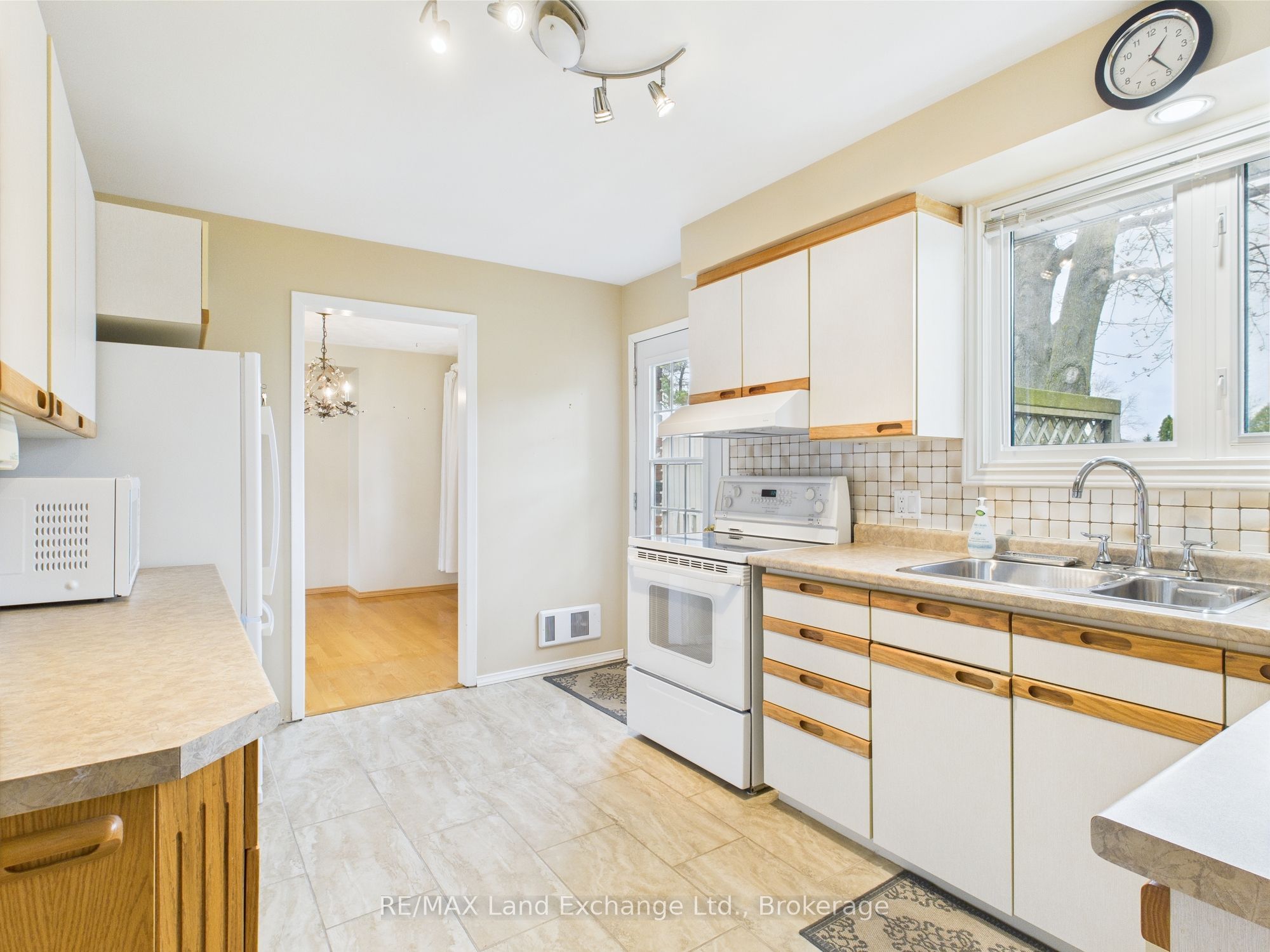 12 Inverlyn Crescent, Kincardine, ON N2Z 1L3