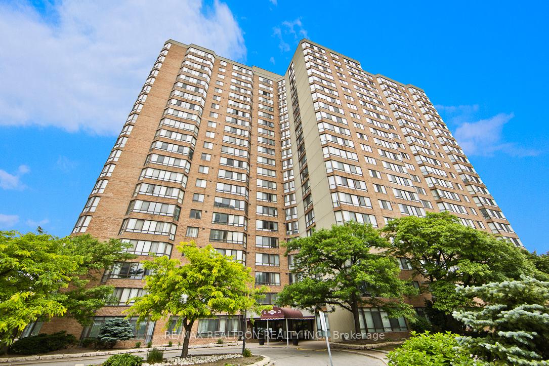 4 Bedrooms Condo at 25 Bamburgh, Toronto For sale