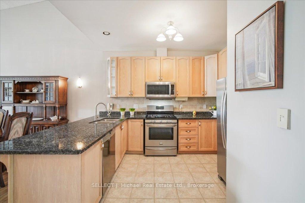 3 Bedrooms Condo at 213 Nash, Hamilton For sale