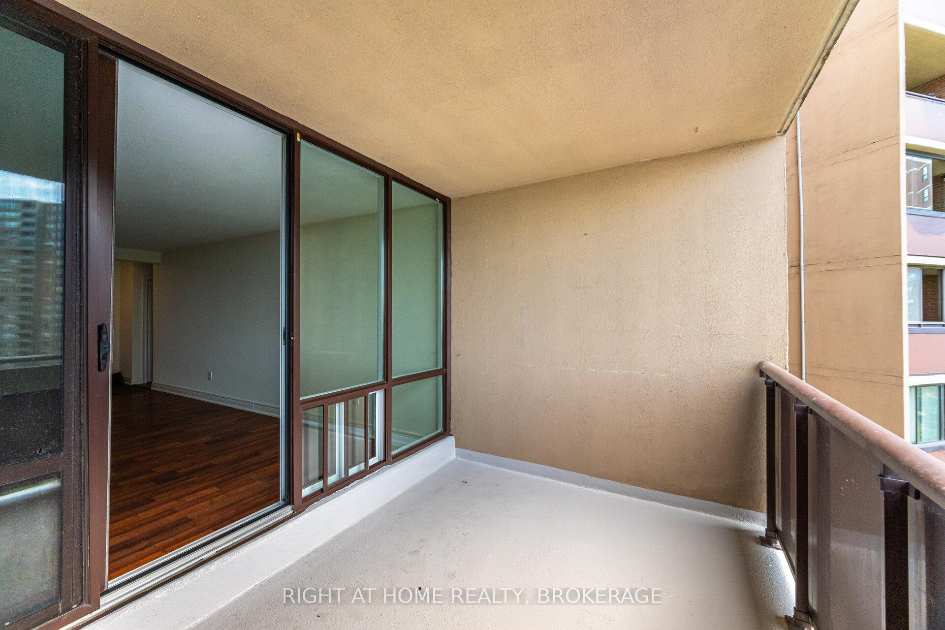 3 Bedrooms Condo at 714 The West Mall, Toronto For sale