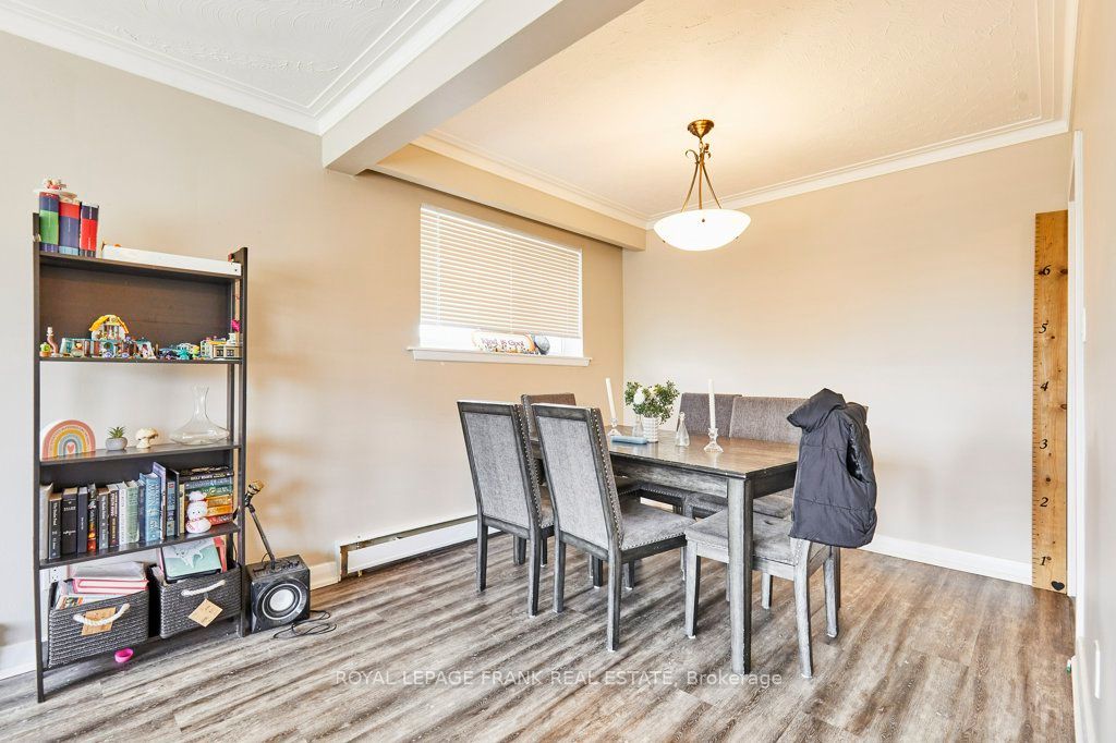 706 Dunlop Street W