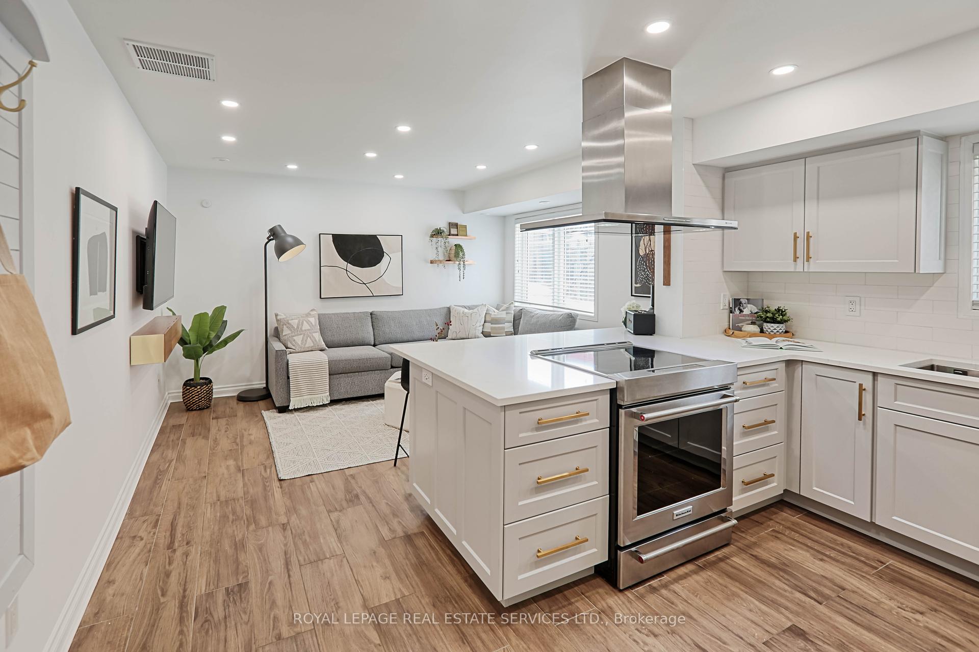4 Bedrooms Condo at 40 Merchant, Toronto For sale