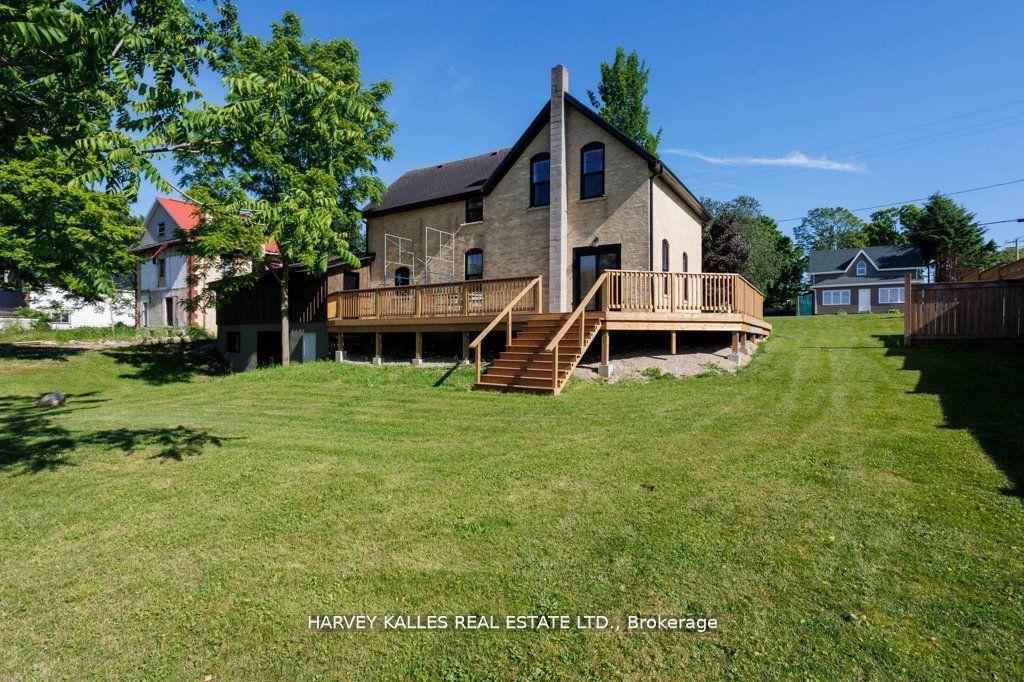 16 Hillcrest Street W