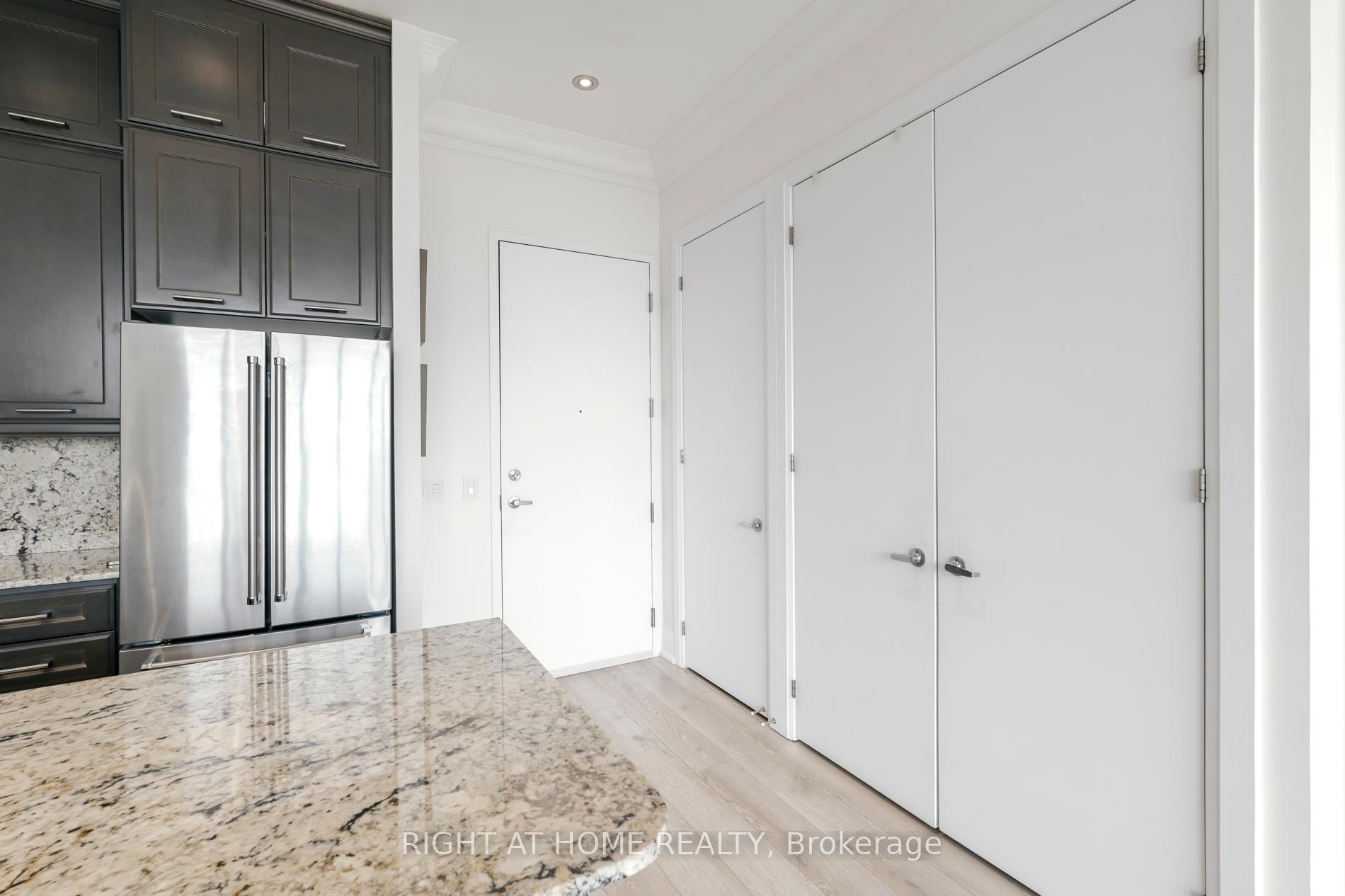 3 Bedrooms Condo at 2470 Prince Michael, Oakville For sale