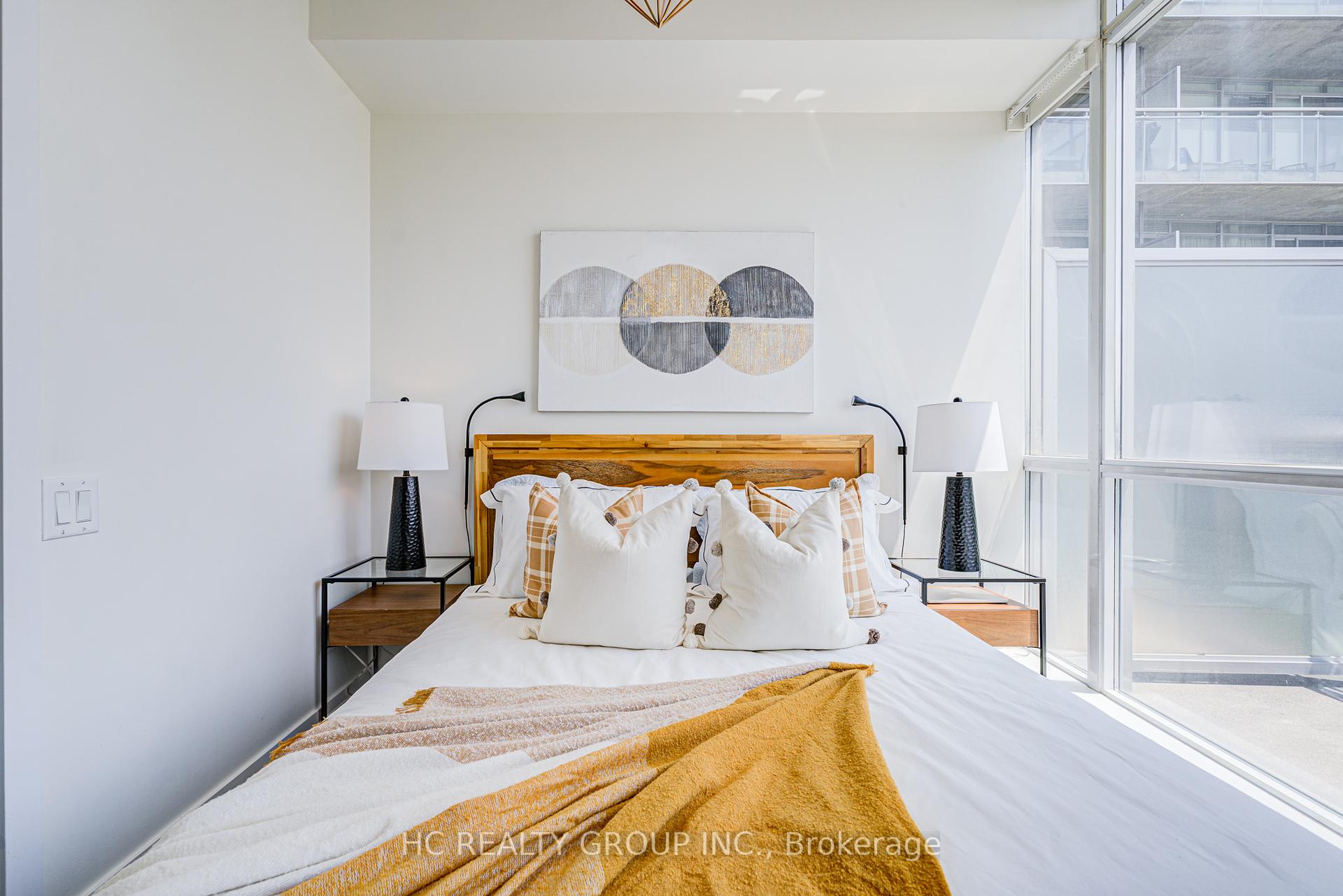 2 Bedrooms Condo at 30 Canterbury, Toronto For sale