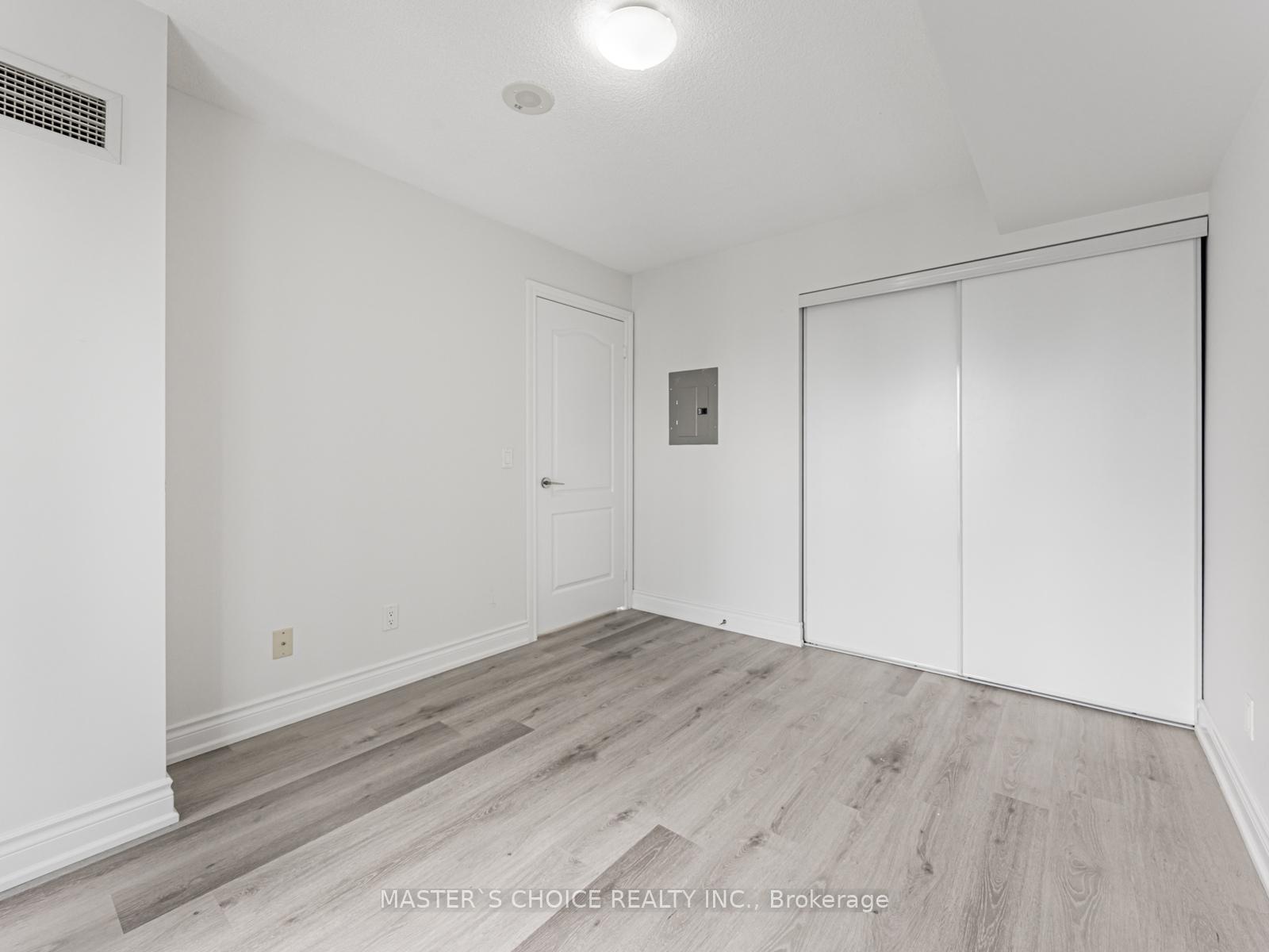 2 Bedrooms Condo at 70 Town Centre, Toronto For sale