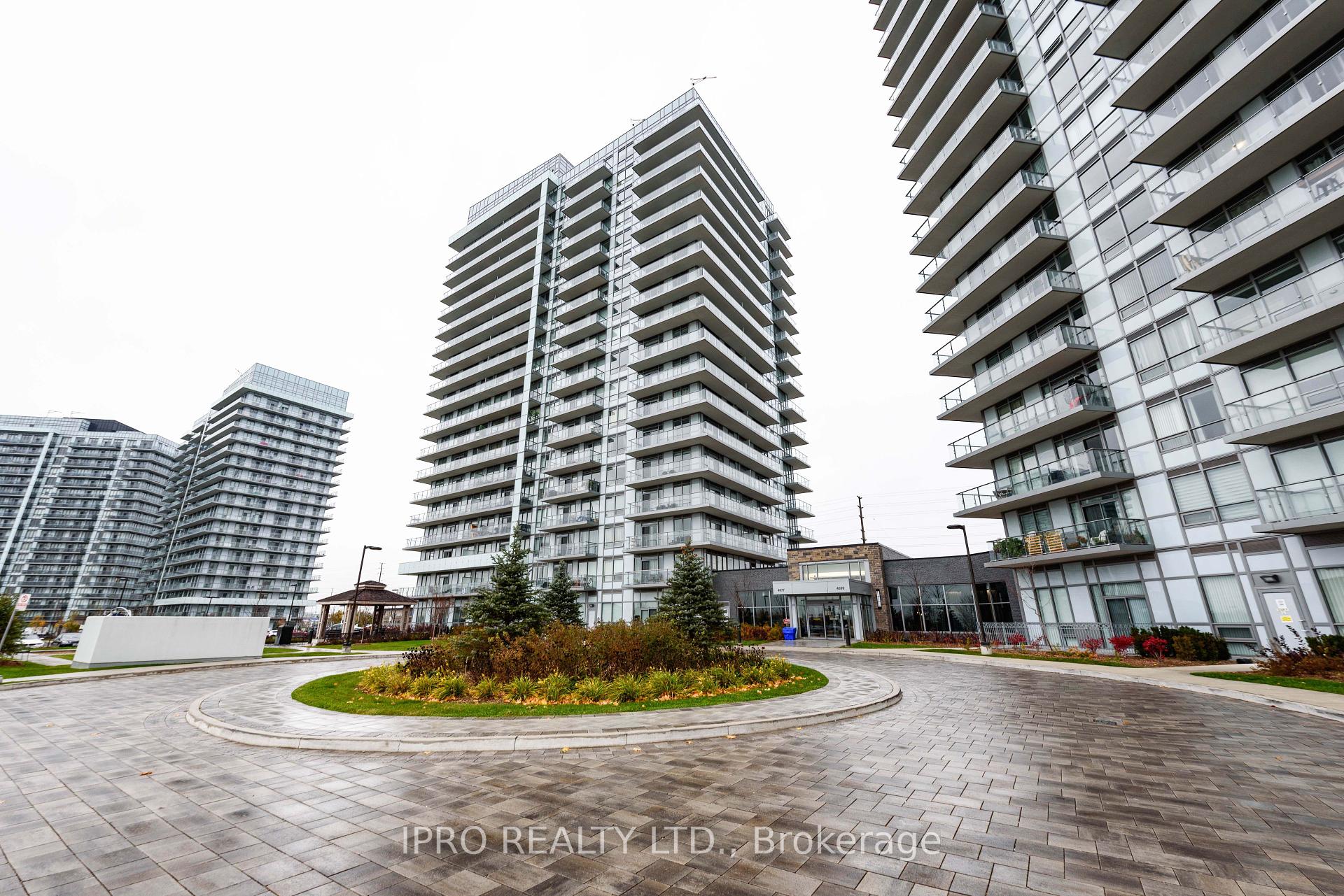 3 Bedrooms Condo at 4677 Glen Erin, Mississauga For sale