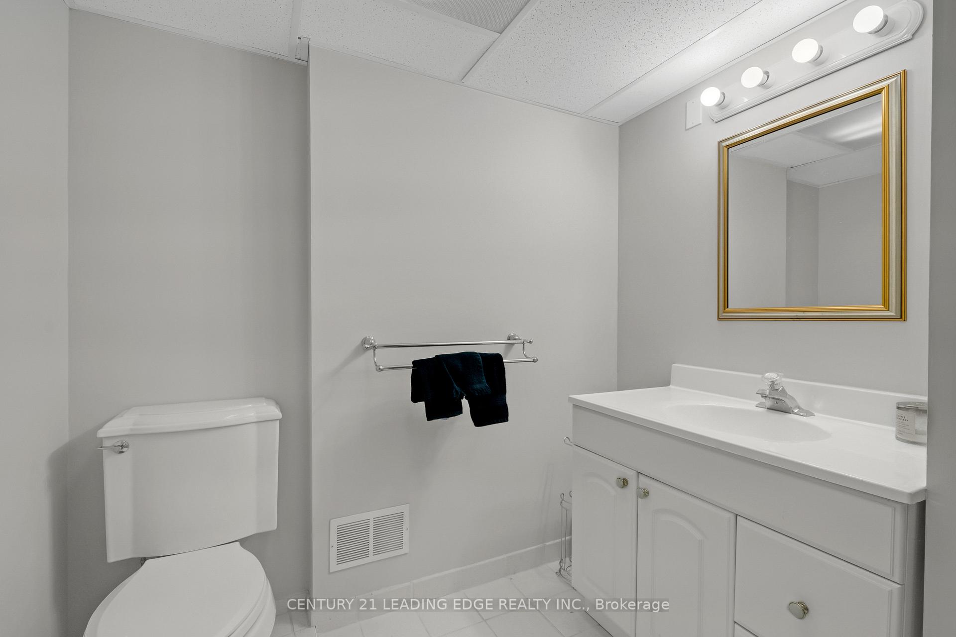 3 Bedrooms Condo at 2435 Woodward,  Burlington For sale