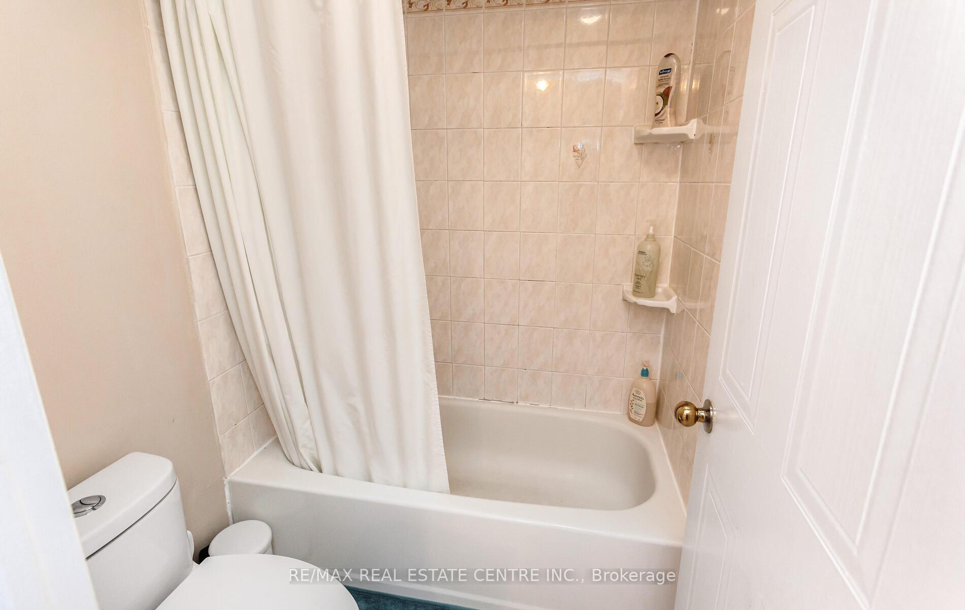 3 Bedrooms Condo at 45 Bristol,  Mississauga For sale