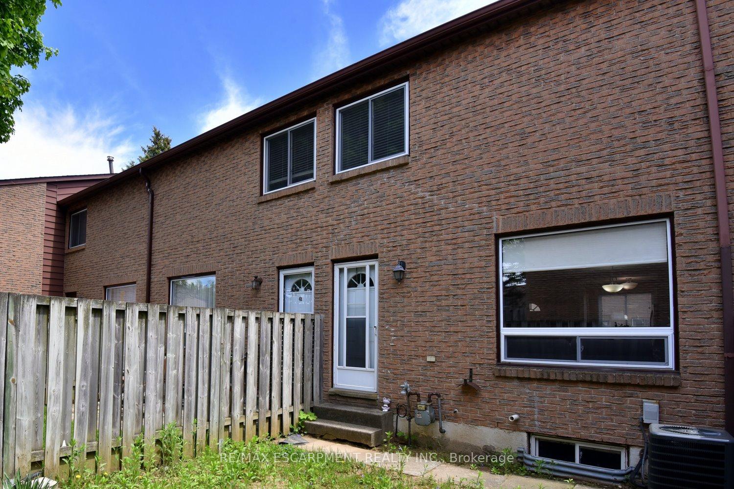 4 Bedrooms Condo at 250 Magnolia, Hamilton For sale