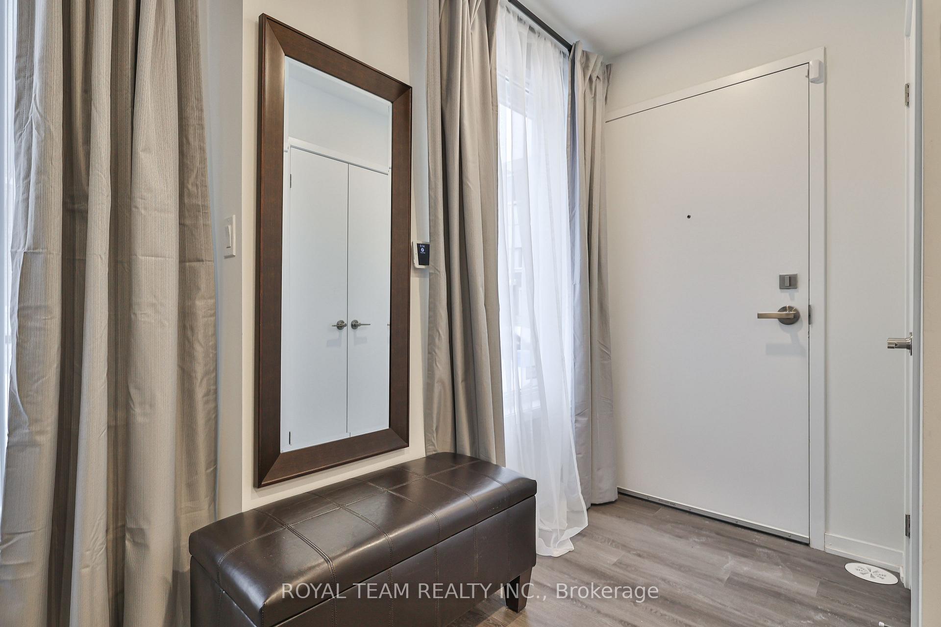2 Bedrooms Condo at 131 Honeycrisp, Vaughan For sale