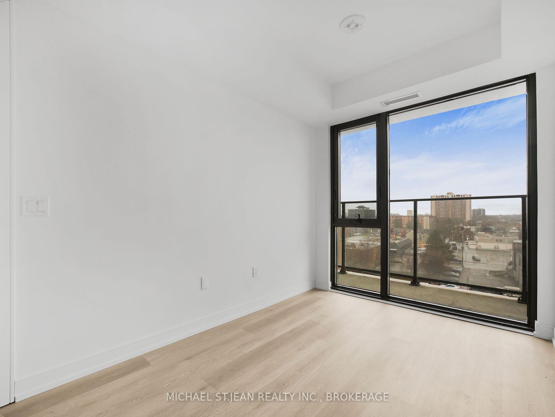 1 Bedroom Condo at 1 Jarvis,  Hamilton For sale