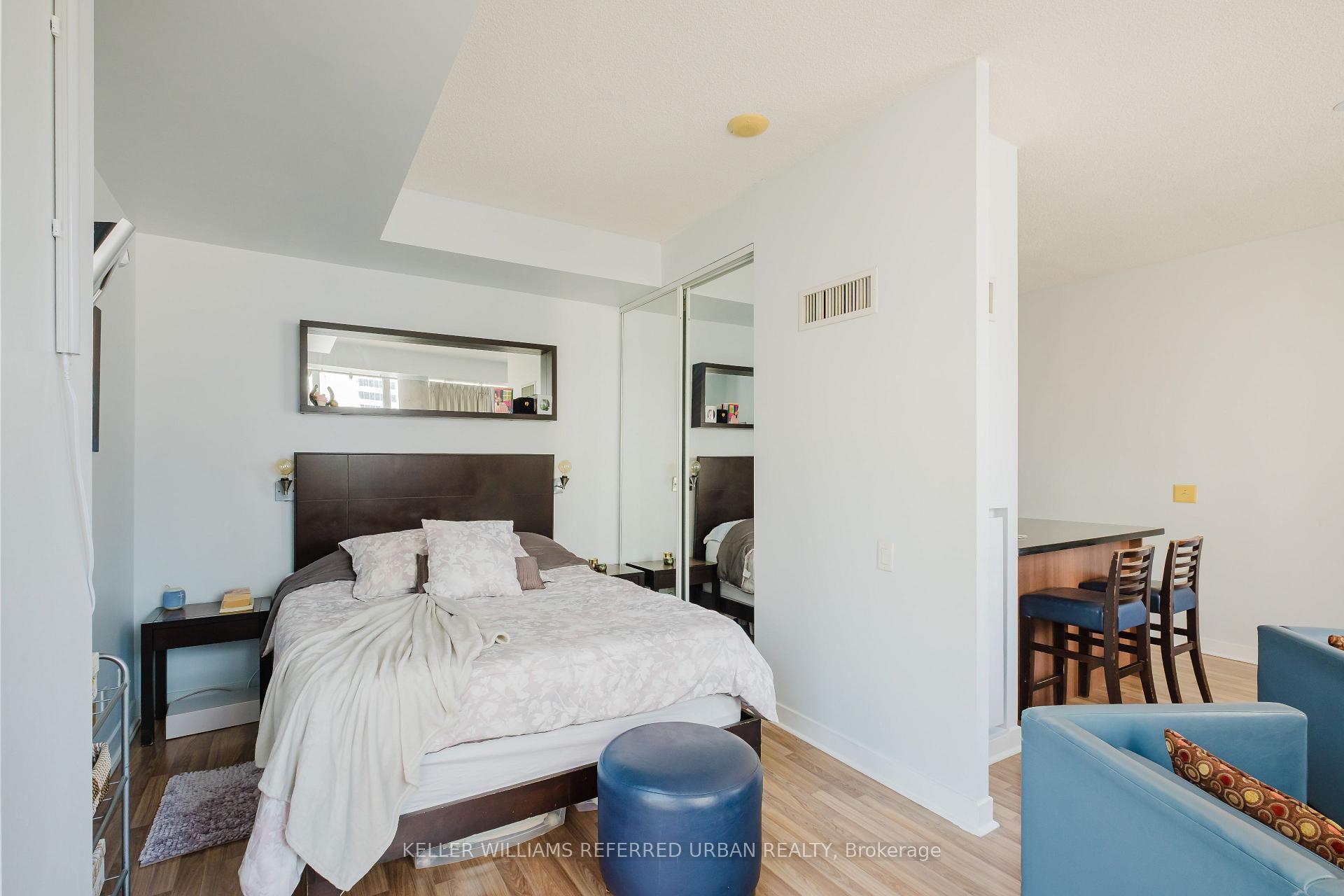 1 Bedroom Condo at 8 Colborne, Toronto For sale