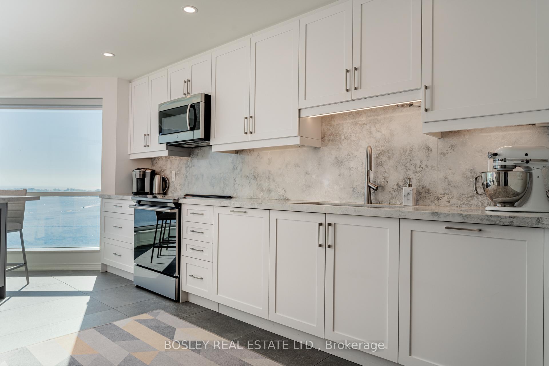2 Bedrooms Condo at 10 Queens,  Toronto For sale
