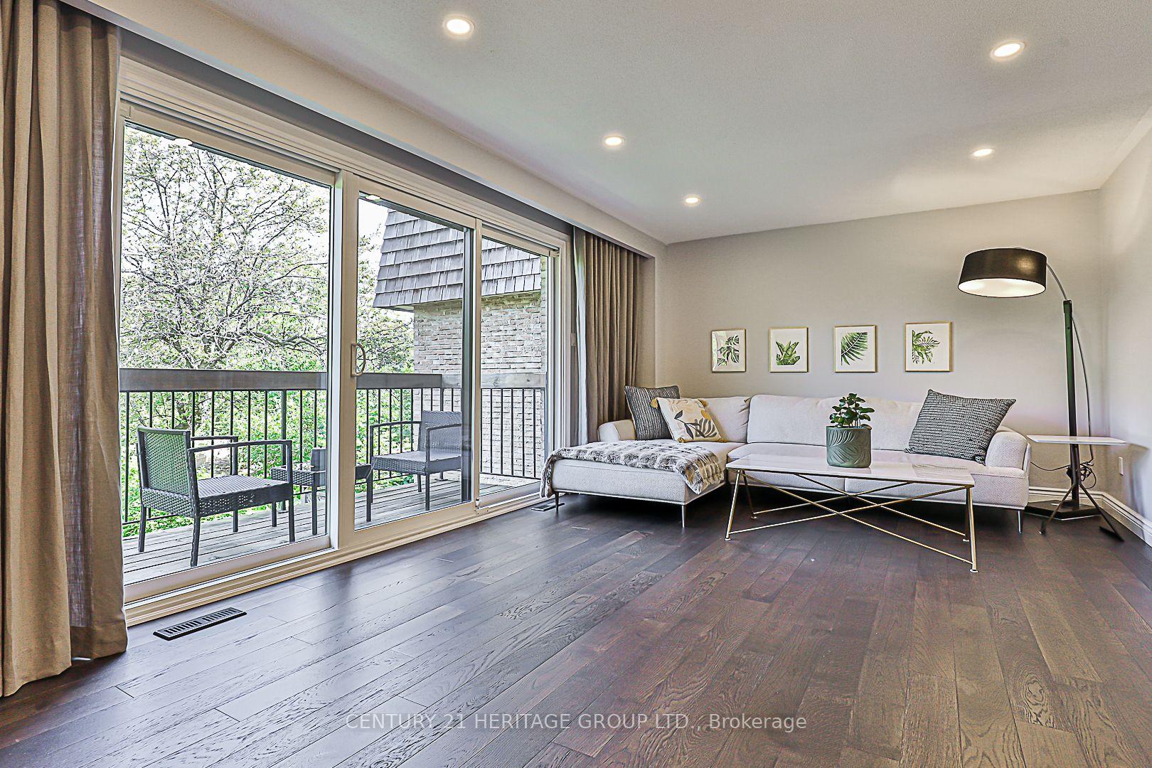 3 Bedrooms Condo at 4 Vale Carse,  Toronto For sale