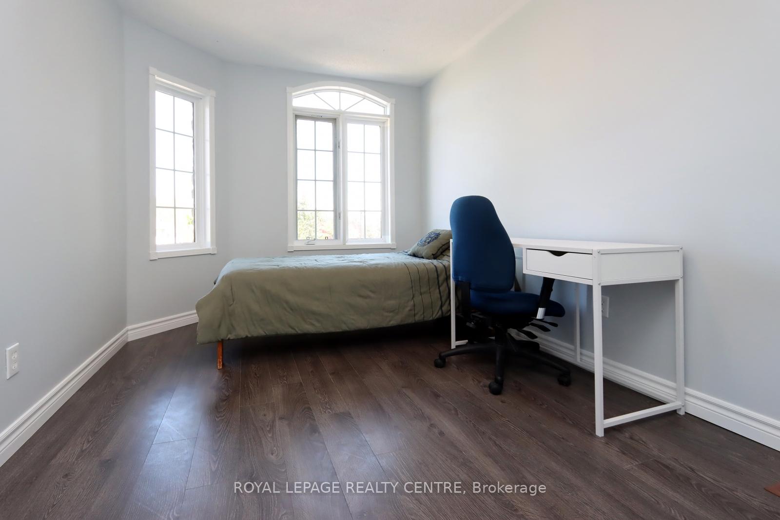3 Bedrooms Condo at 5525 Palmerston, Mississauga For sale