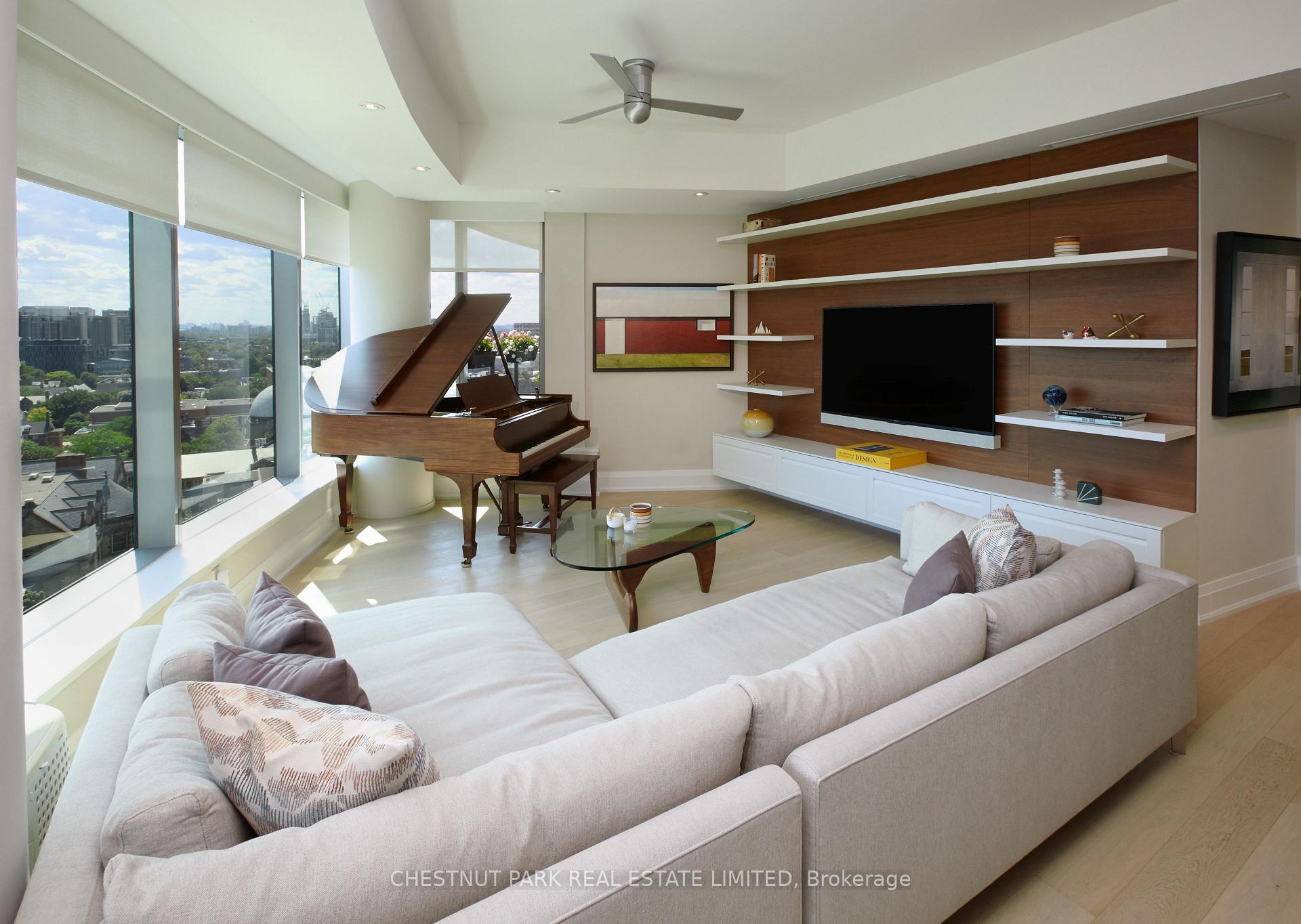 2 Bedrooms Condo at 77 Charles, Toronto For sale