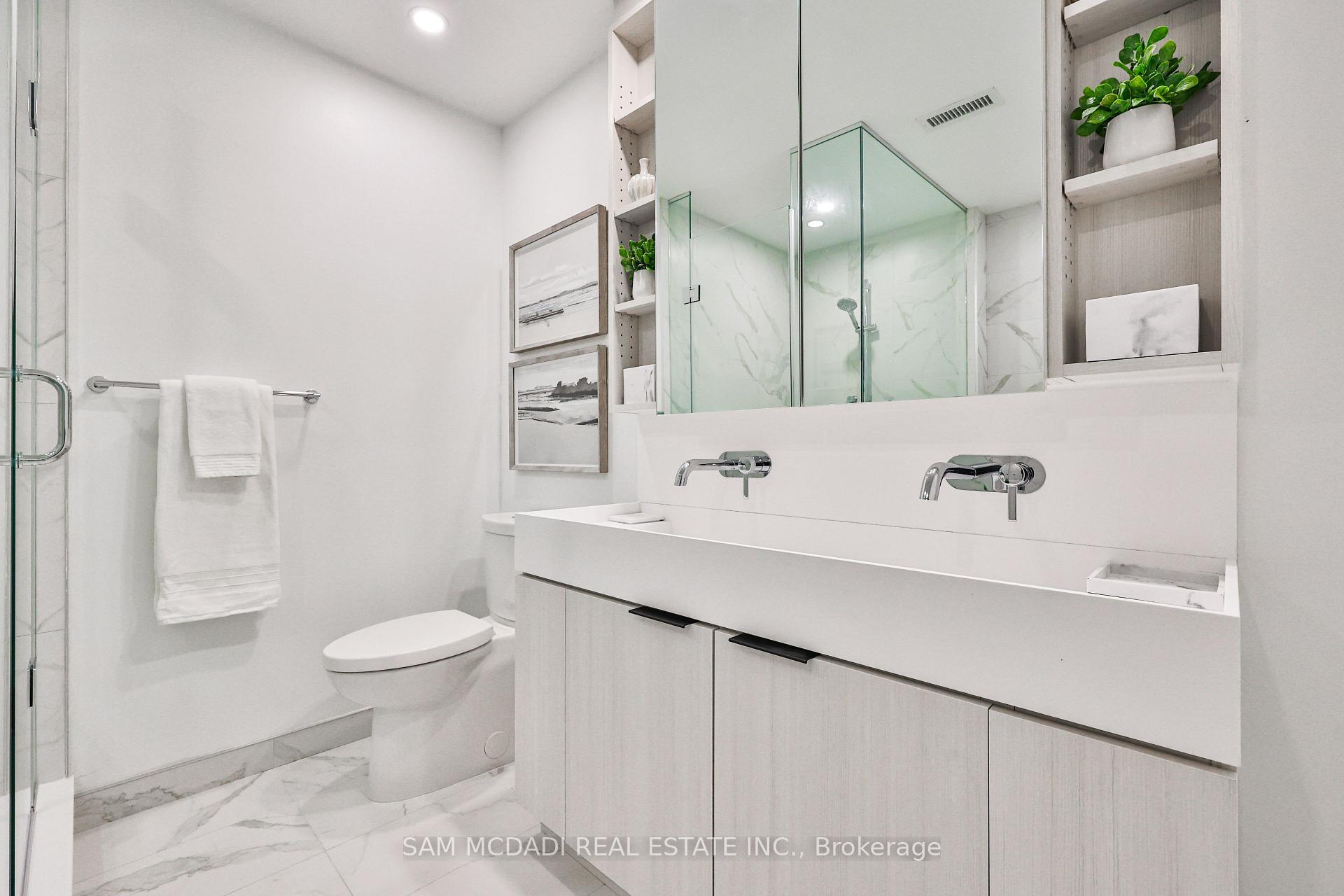 3 Bedrooms Condo at 370 Martha, Burlington For sale