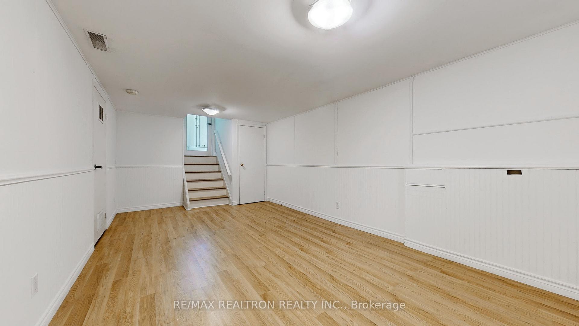 3 Bedrooms Condo at 1894 Kirkwall, Mississauga For sale