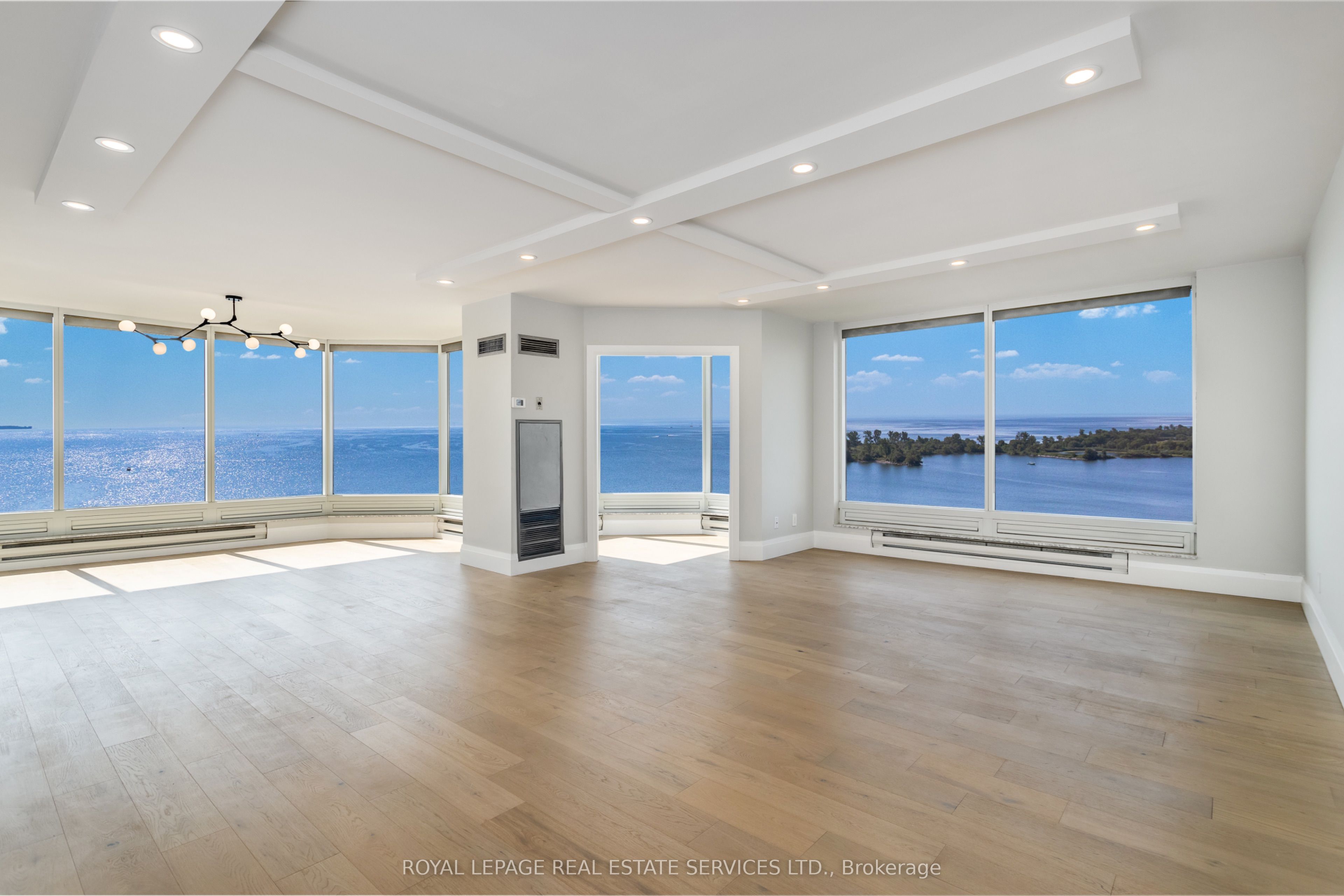 1 Palace Pier Court, #1806