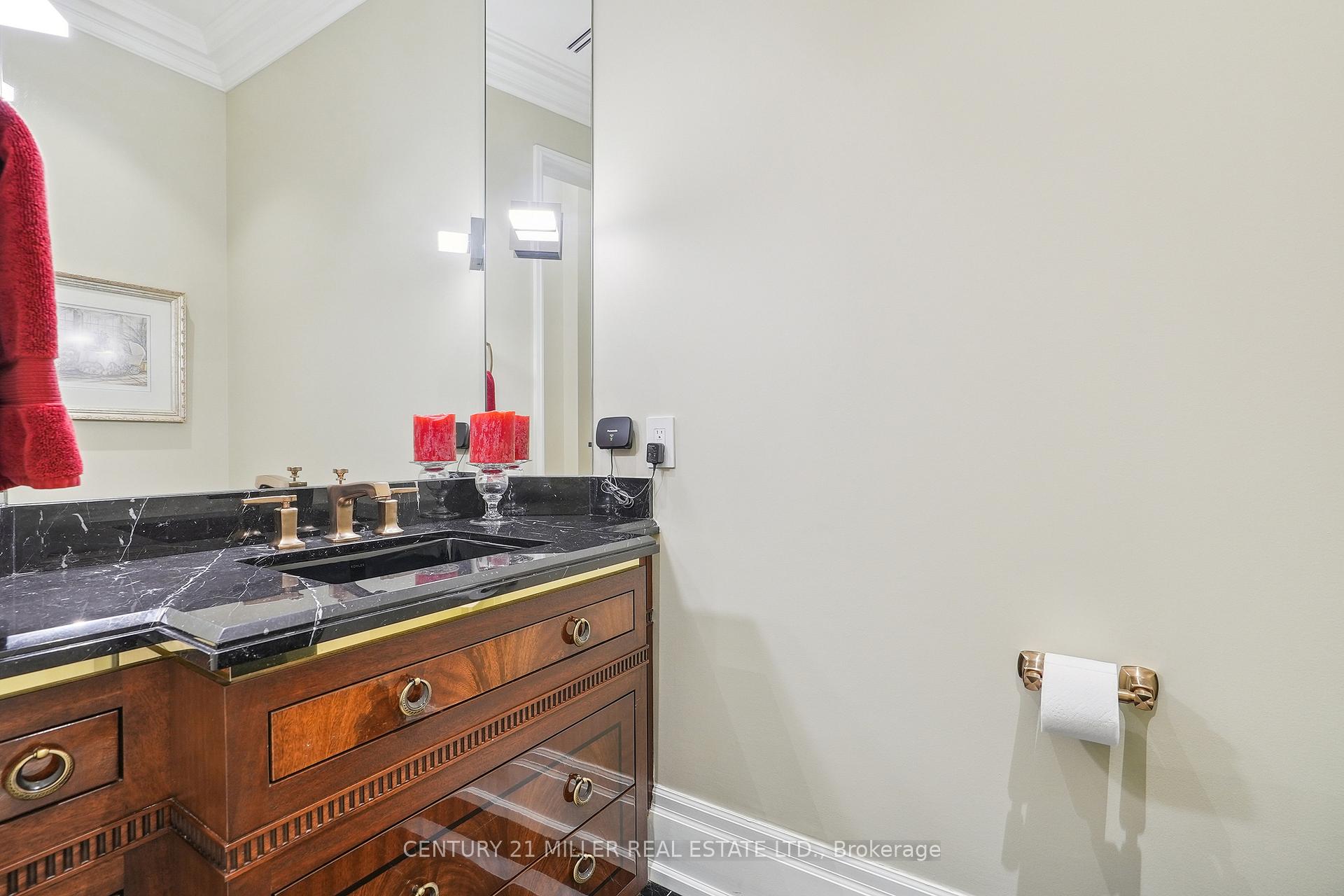 2 Bedrooms Condo at 300 Randall, Oakville For sale