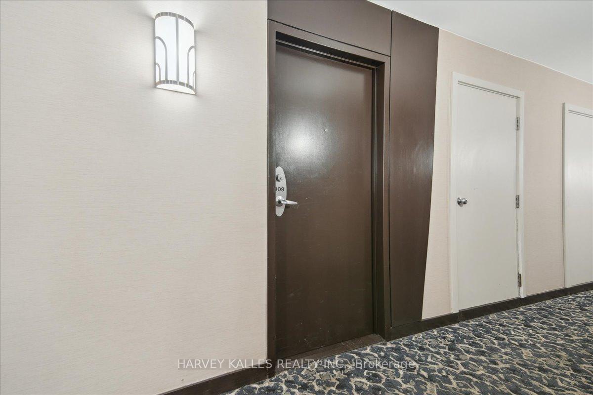 2 Bedrooms Condo at 550 Queens, Toronto For sale