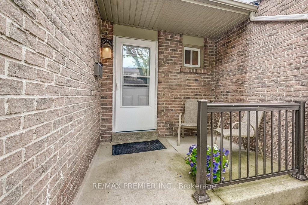 4 Bedrooms Condo at 2670 Battleford, Mississauga For sale
