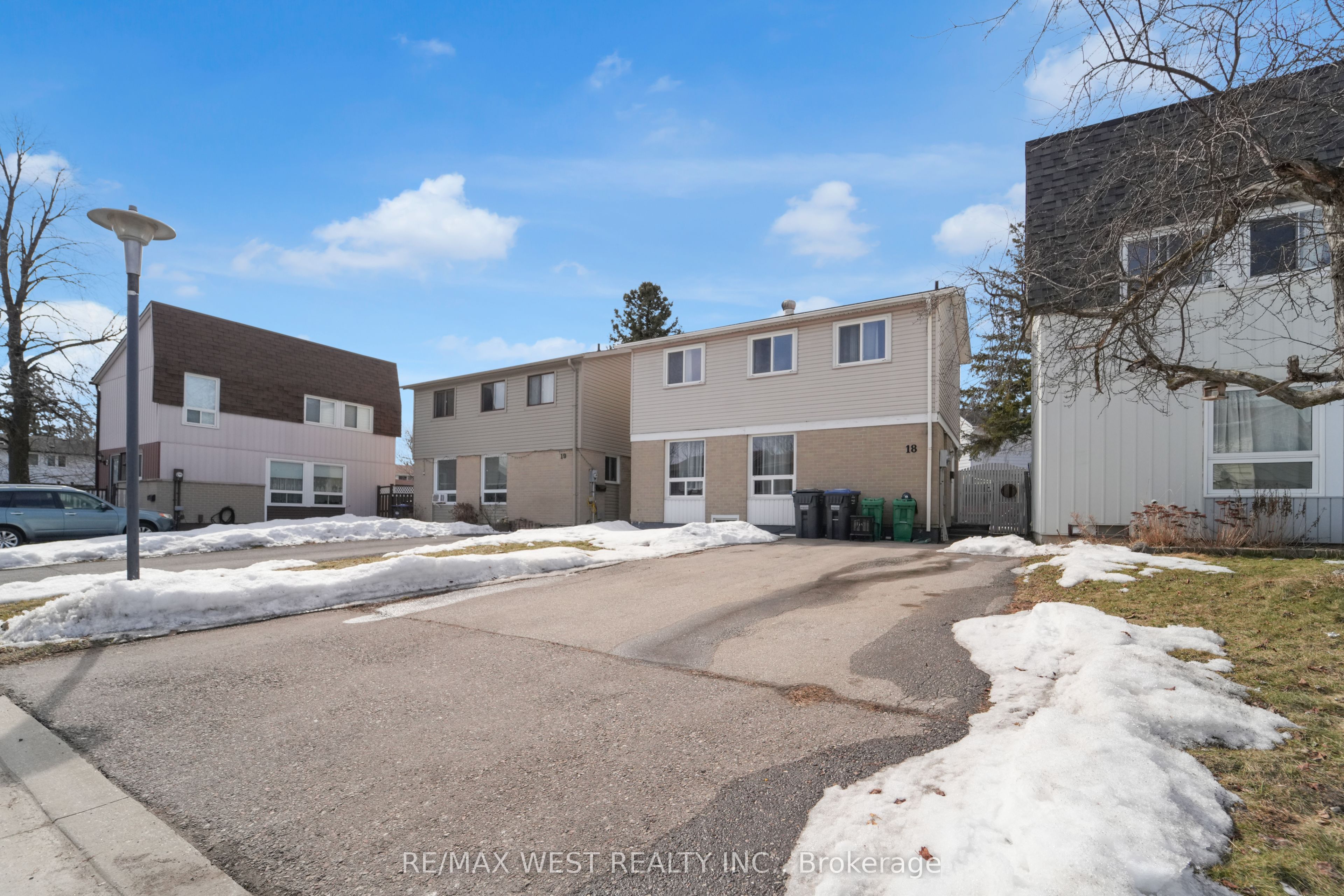 18 Jasmine Square