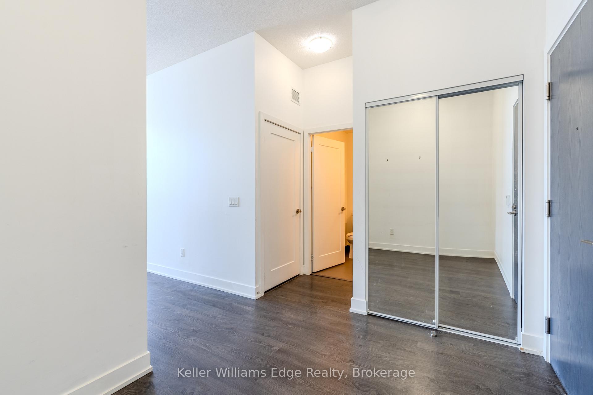 2 Bedrooms Condo at 7 Mabelle,  Toronto For sale