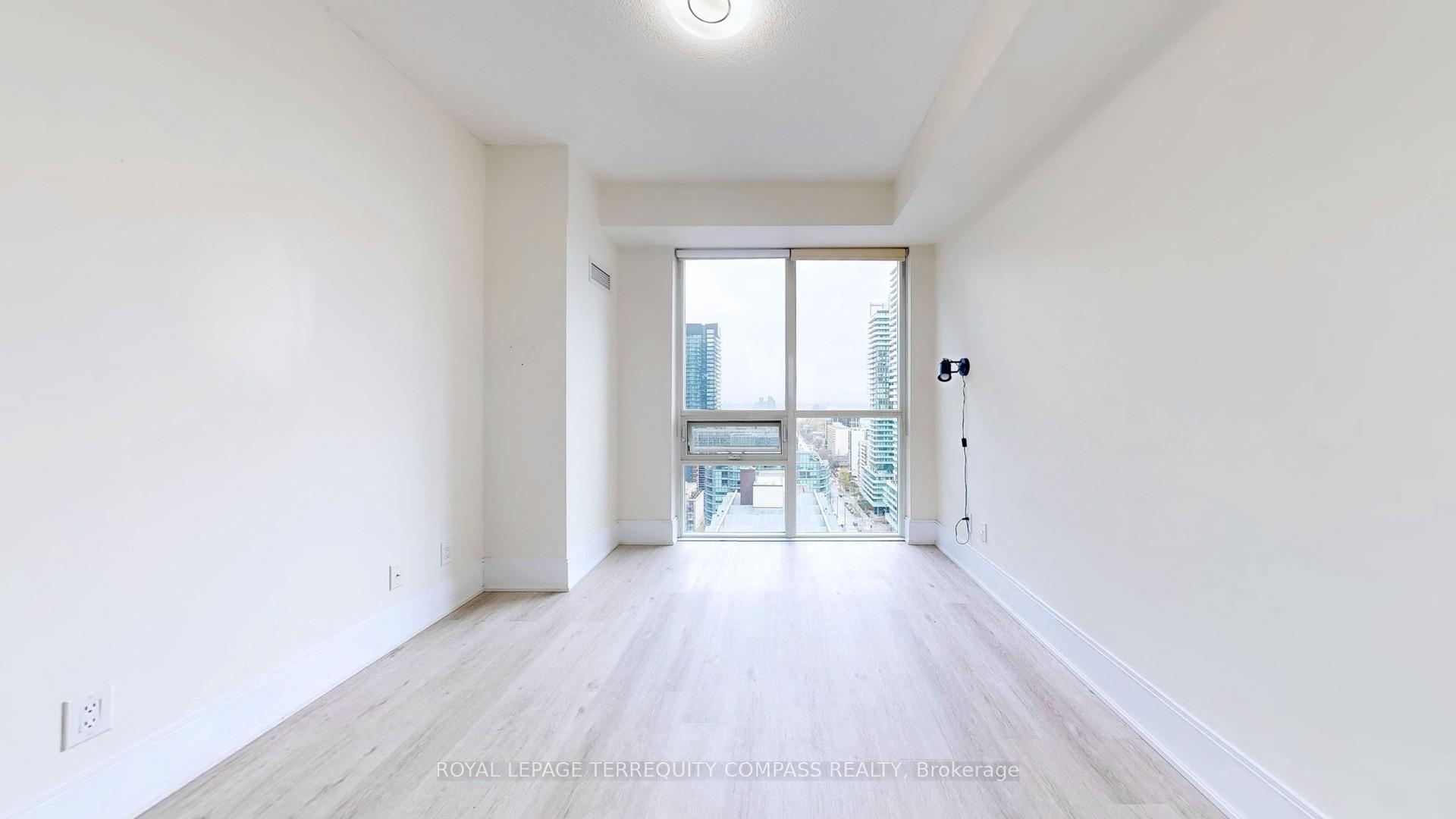2 Bedrooms Condo at 70 Roehampton,  Toronto For sale