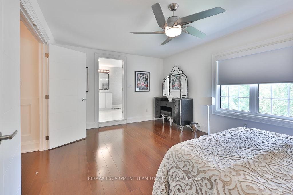 4 Bedrooms Condo at 4211 Millcroft Park, Burlington For sale