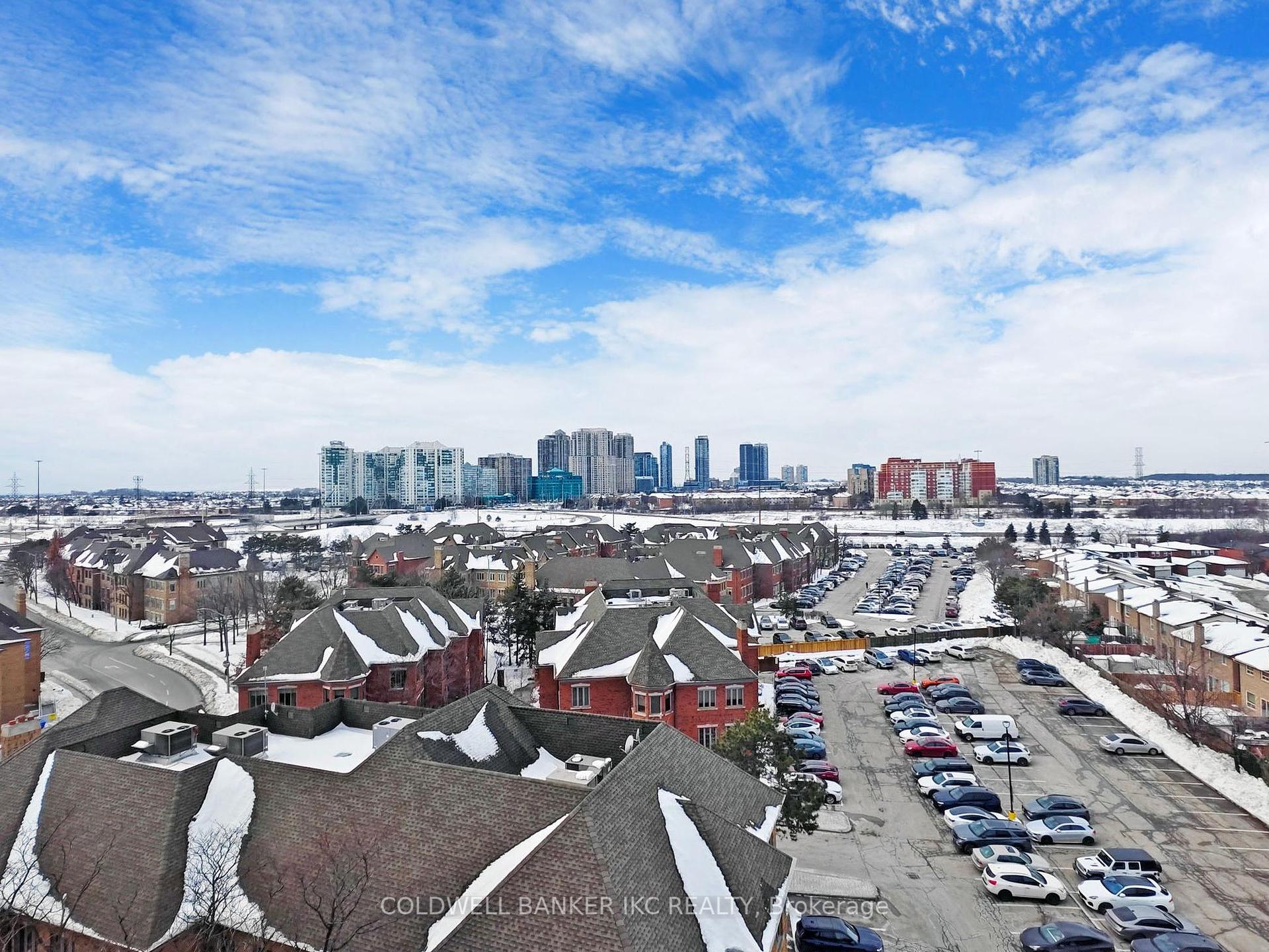 3 Bedrooms Condo at 4235 Sherwoodtowne, Mississauga For sale