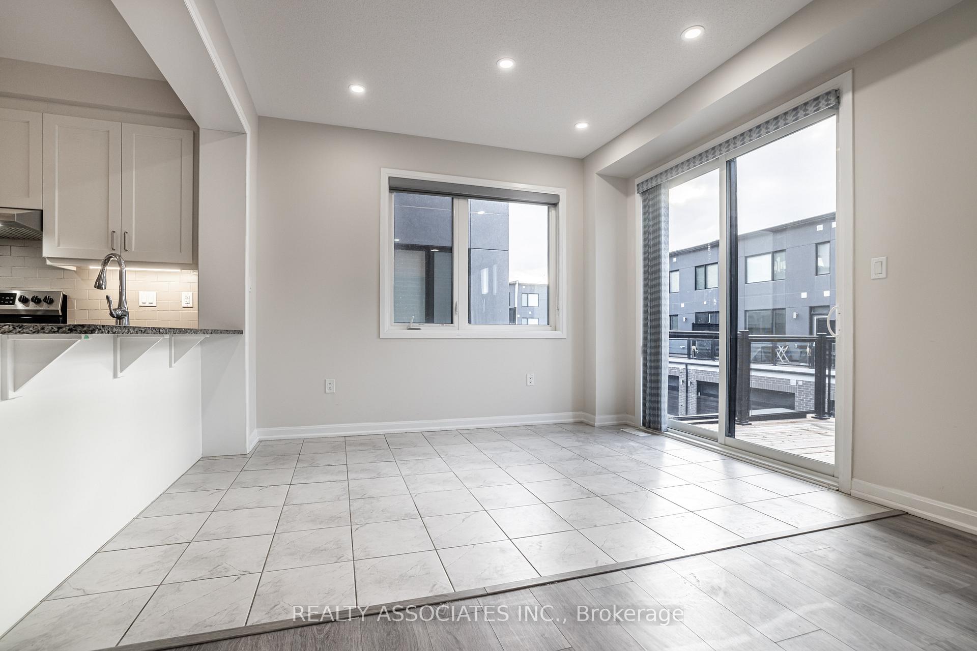 4 Bedrooms Condo at 133 Grovewood, Oakville For sale