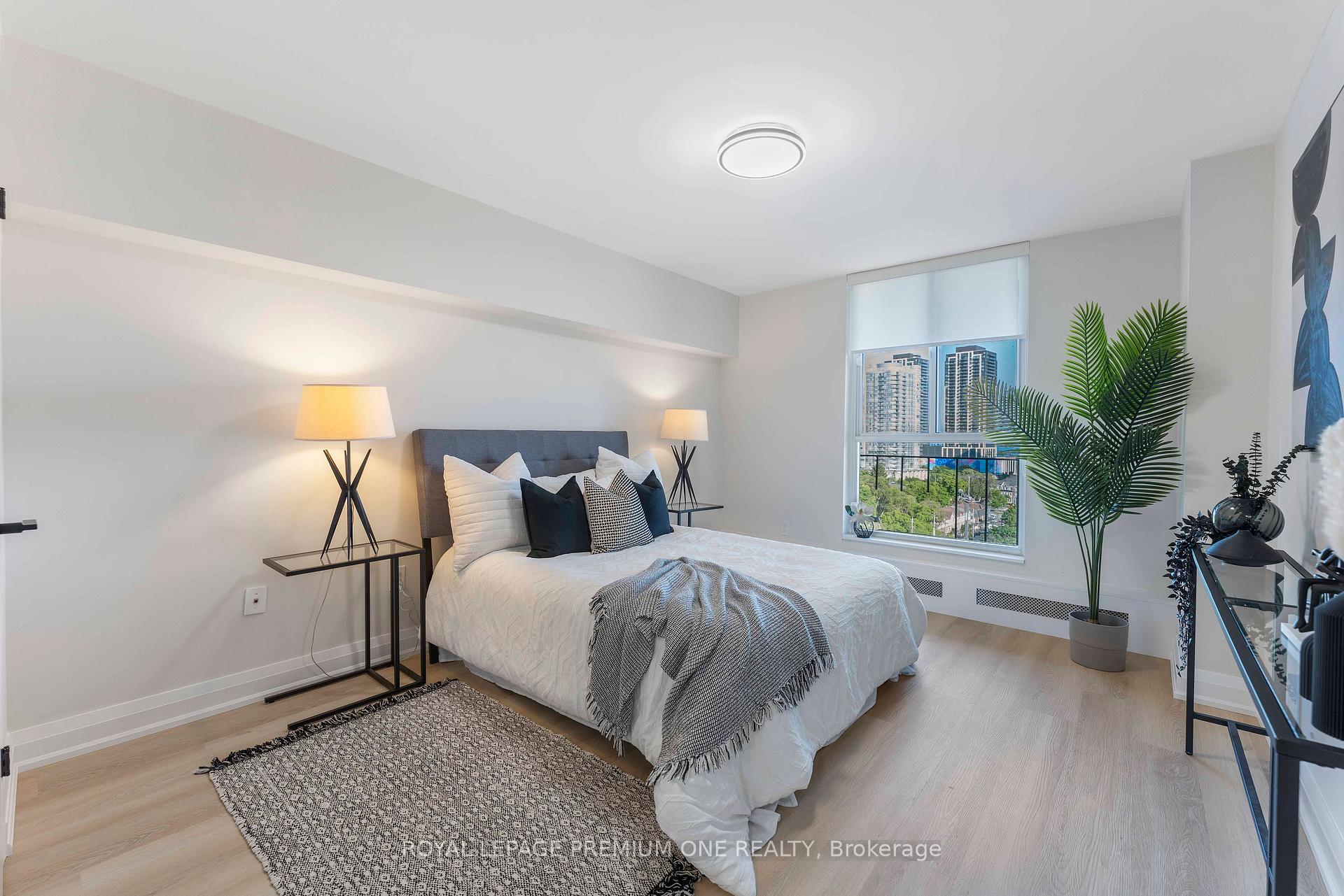3 Bedrooms Condo at 60 Southport, Toronto For sale
