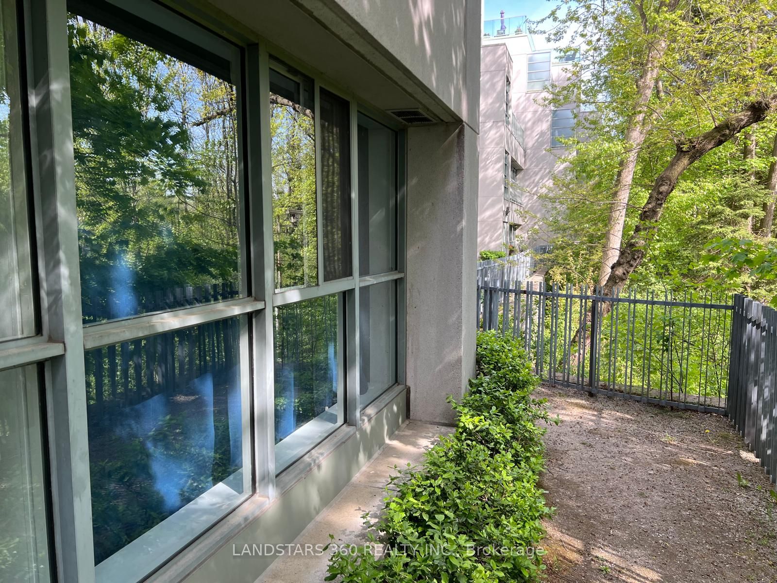 1 Watergarden Way, #4