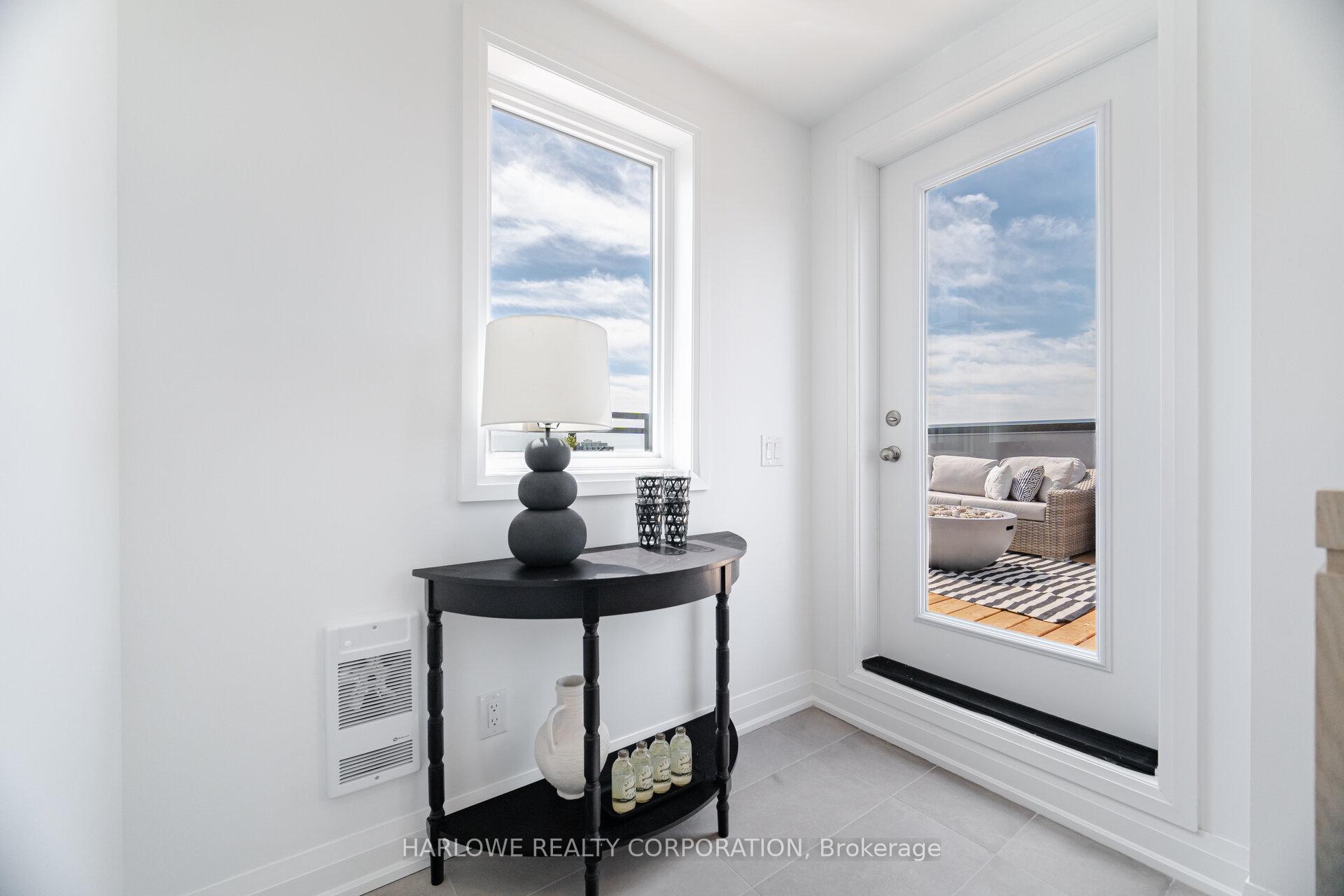 3 Bedrooms Condo at 274 Ironside, Oakville For sale