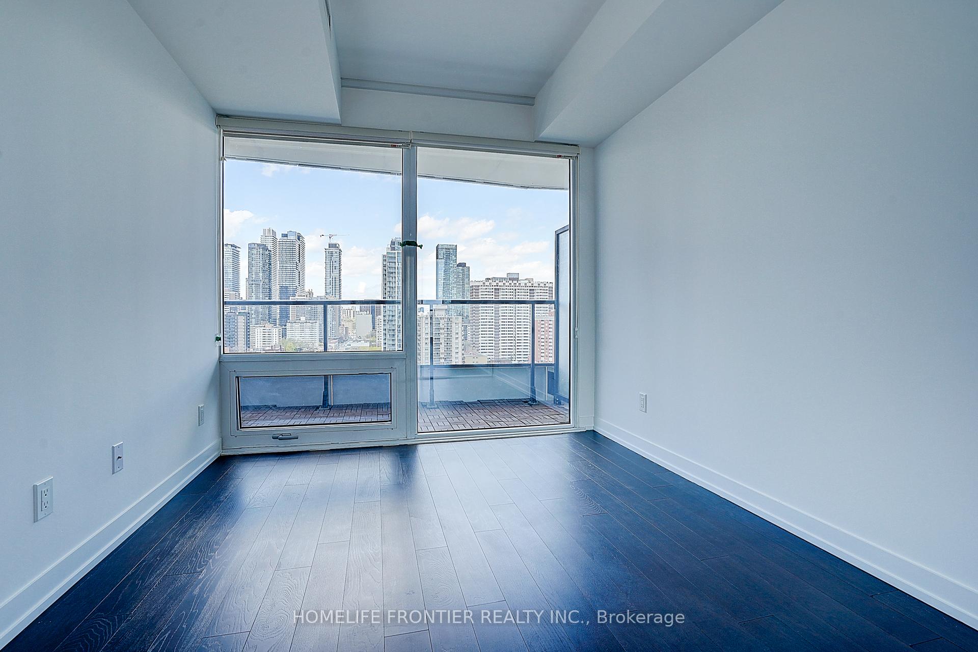 2 Bedrooms Condo at 85 Wood,  Toronto For sale