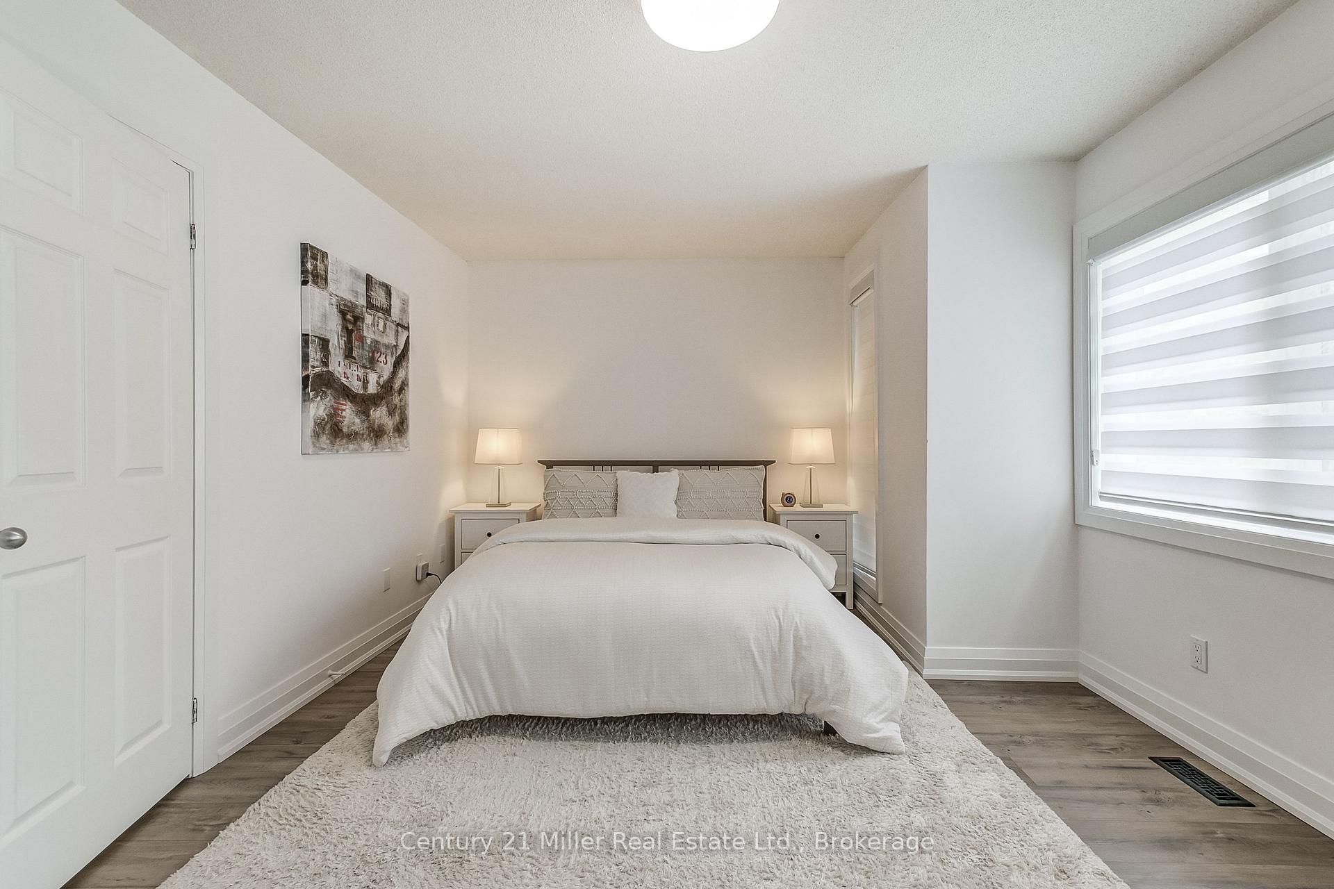 3 Bedrooms Condo at 1120 Queens, Oakville For sale