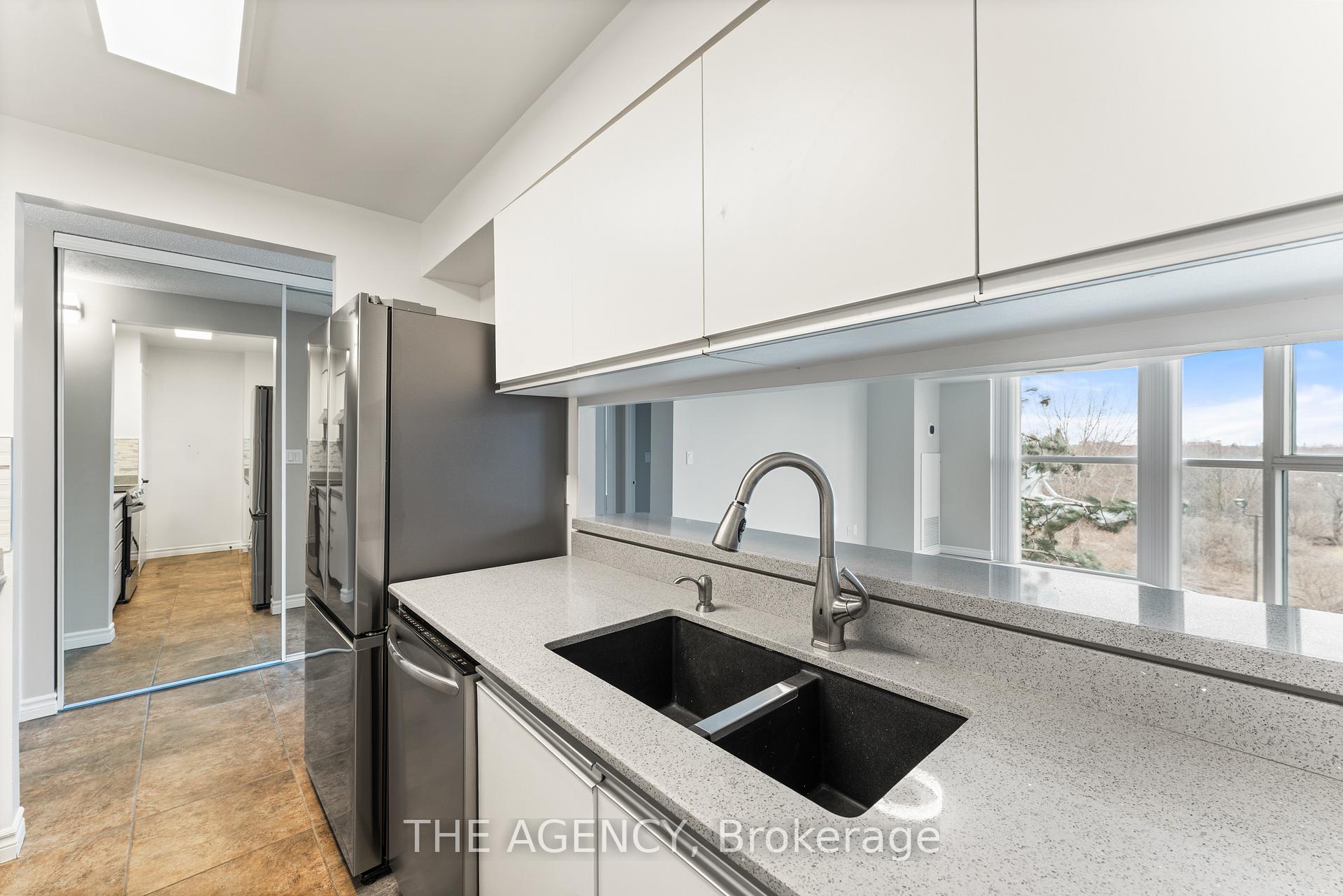 2 Bedrooms Condo at 90 Dale, Toronto For sale