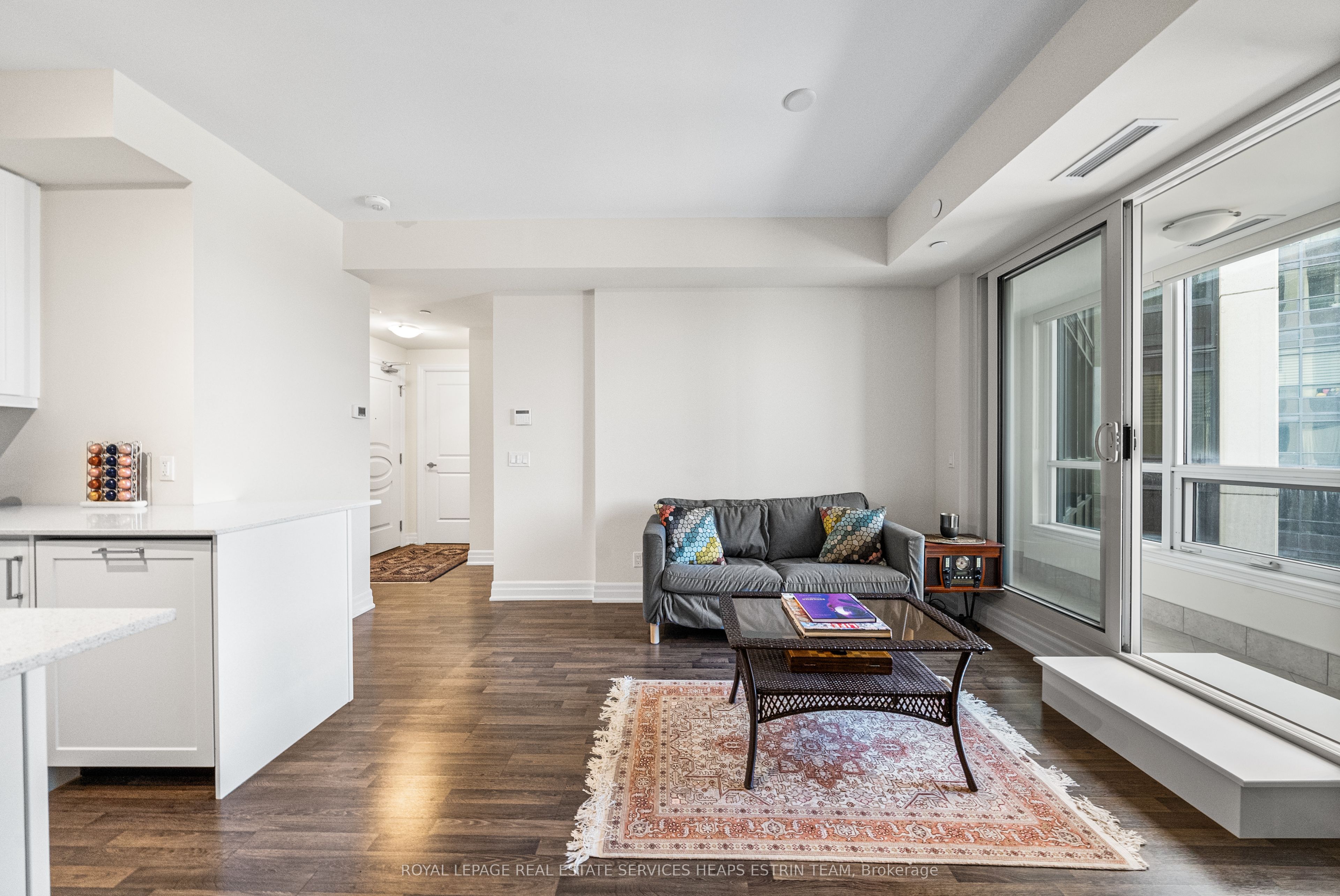 9075 Jane Street, #518