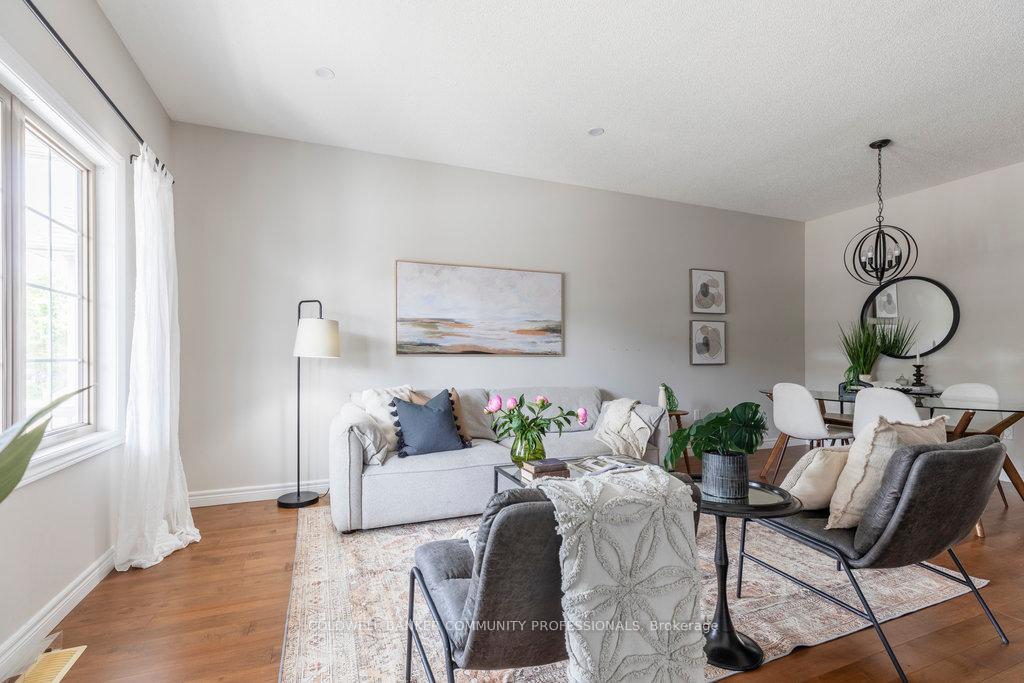 2 Bedrooms Condo at 130 Southbrook, Hamilton For sale