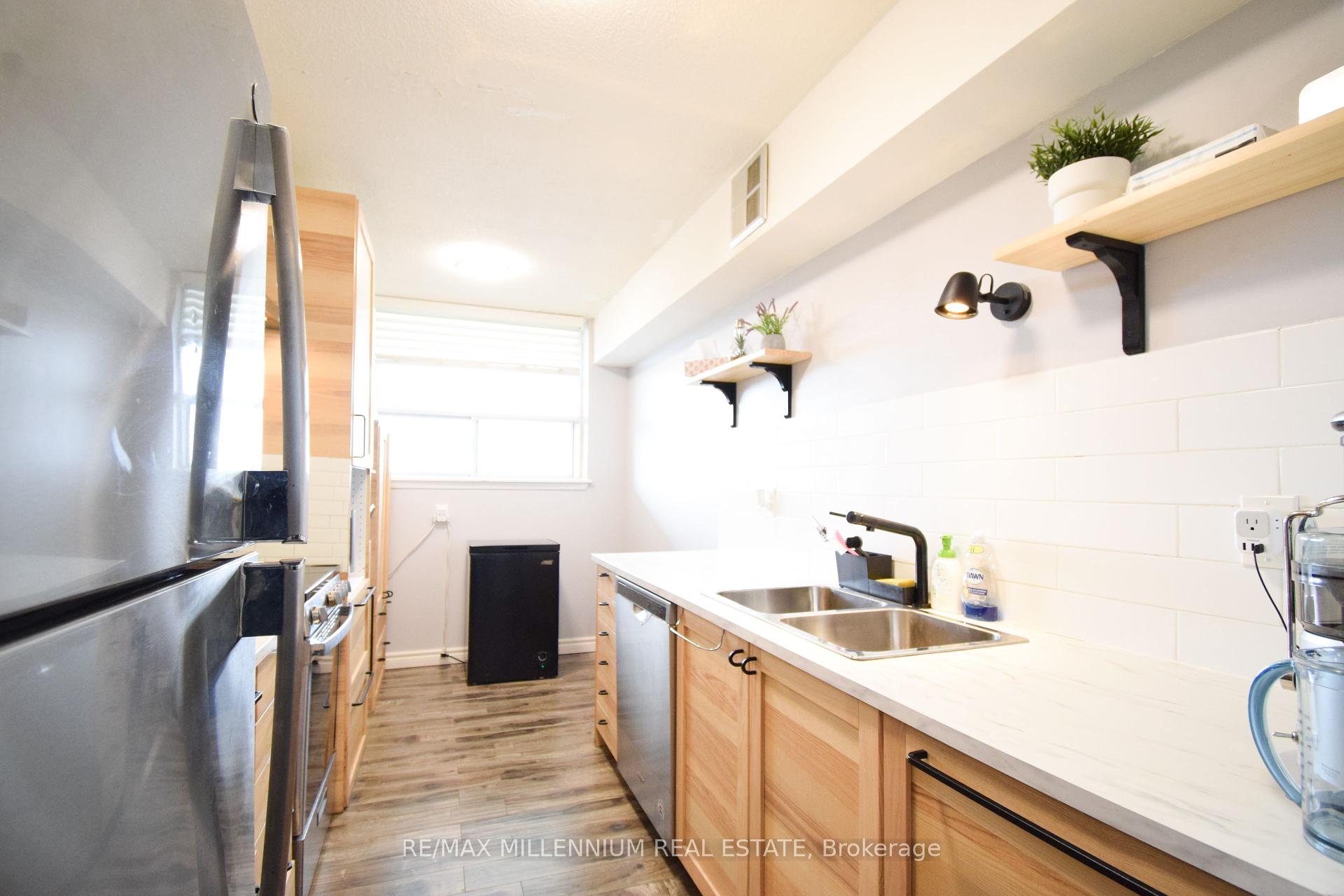 2 Bedrooms Condo at 1425 Ghent,  Burlington For sale