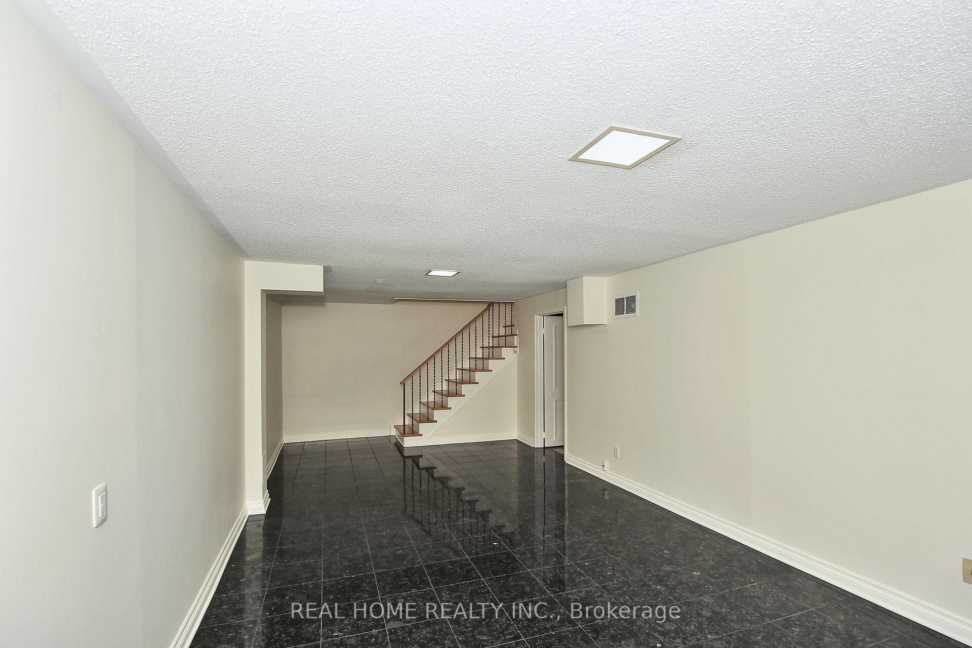 2 Bedrooms Condo at 10 Farina Mill,  Toronto For sale